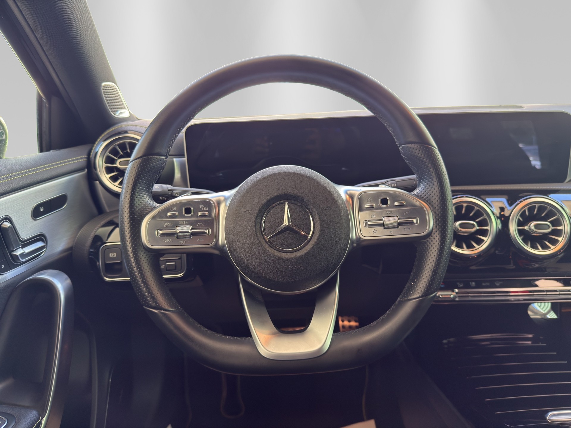 MERCEDES-BENZ A 250 AMG Line 7G-DCT *Edition One*-image-9