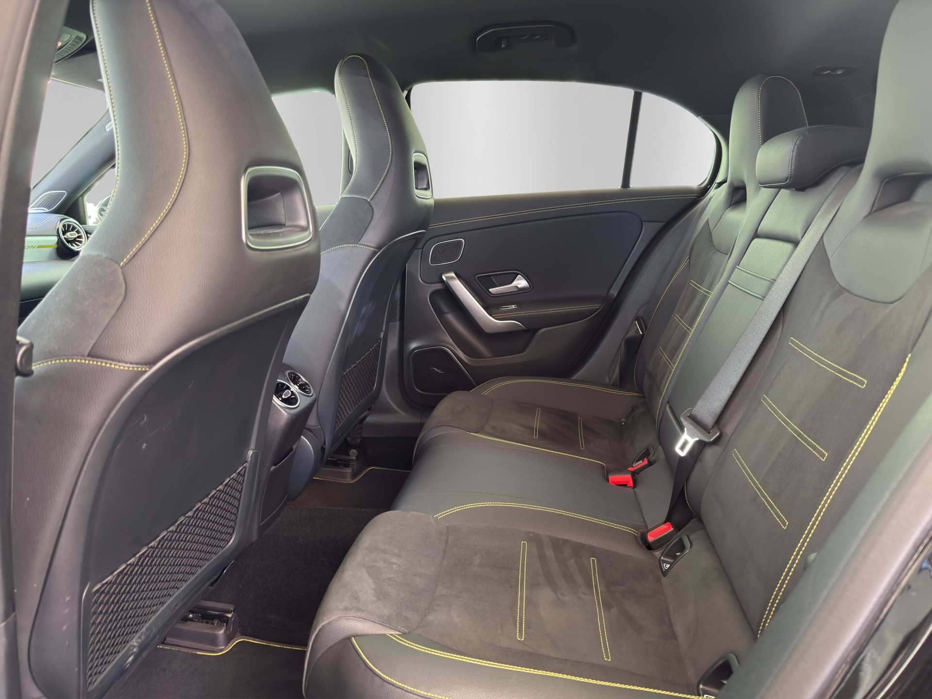 MERCEDES-BENZ A 250 AMG Line 7G-DCT *Edition One*-image-13