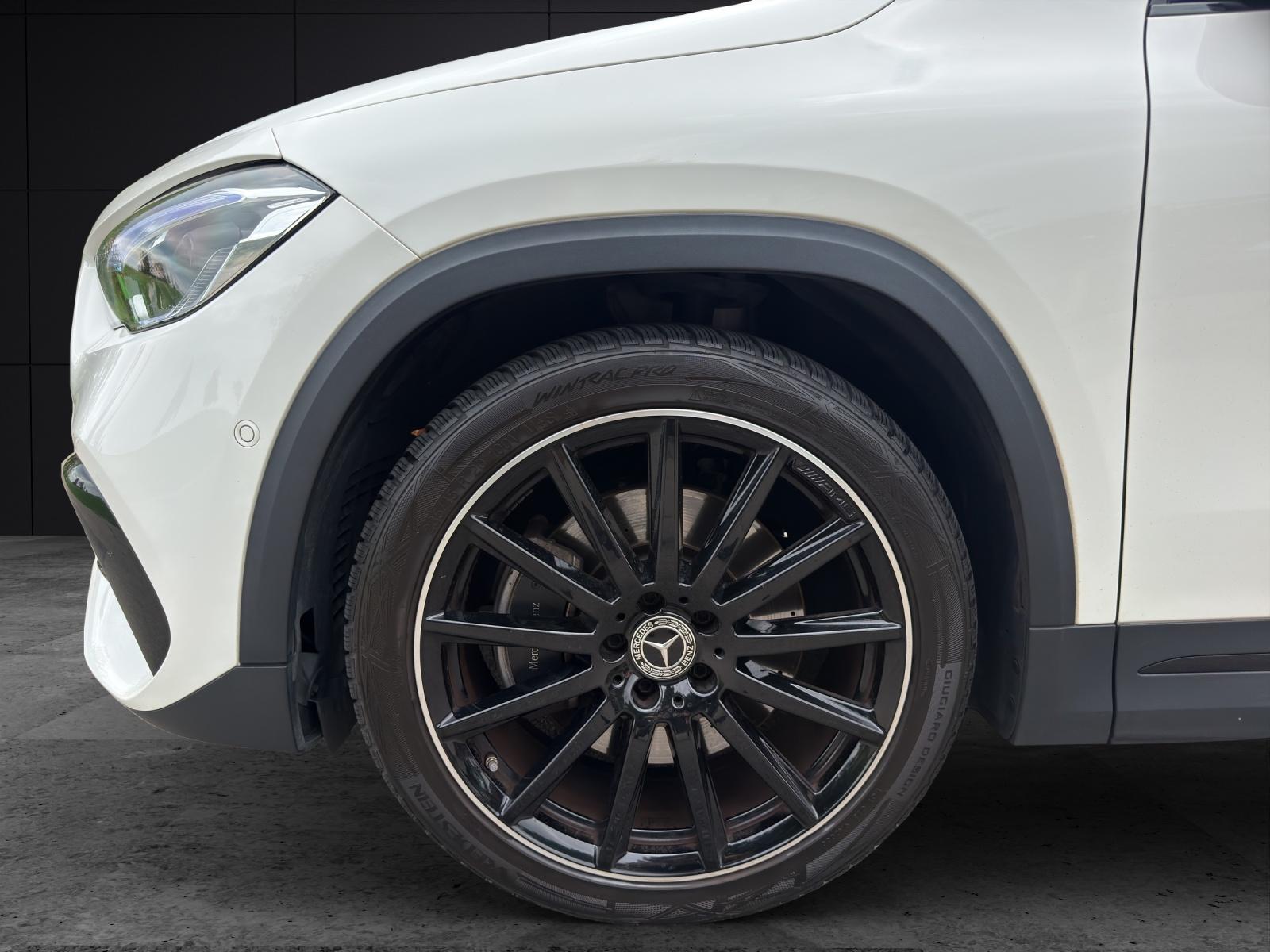 MERCEDES-BENZ GLA 250 AMG Line 4matic-image-4