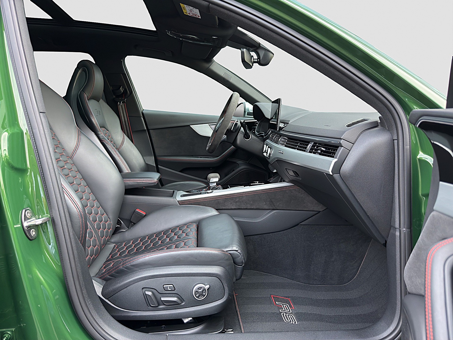 AUDI RS4 Avant quattro tiptronic-image-5