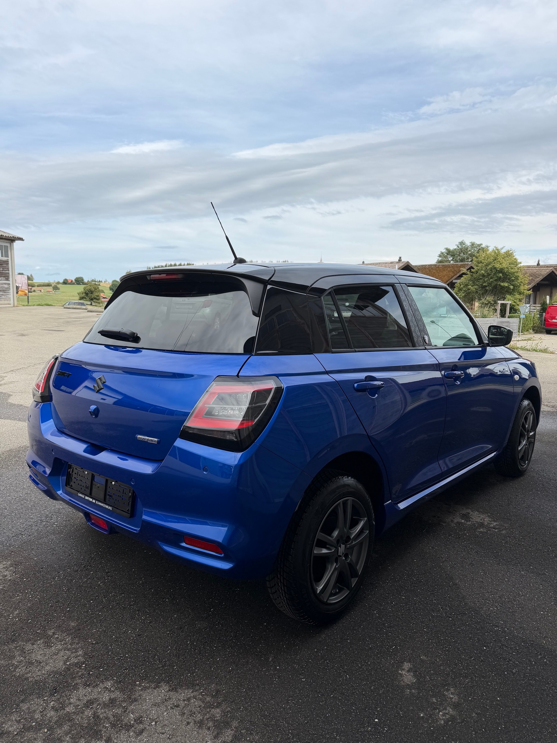 SUZUKI Swift 1.2 Piz Sulai Hybrid 4x4-image-2