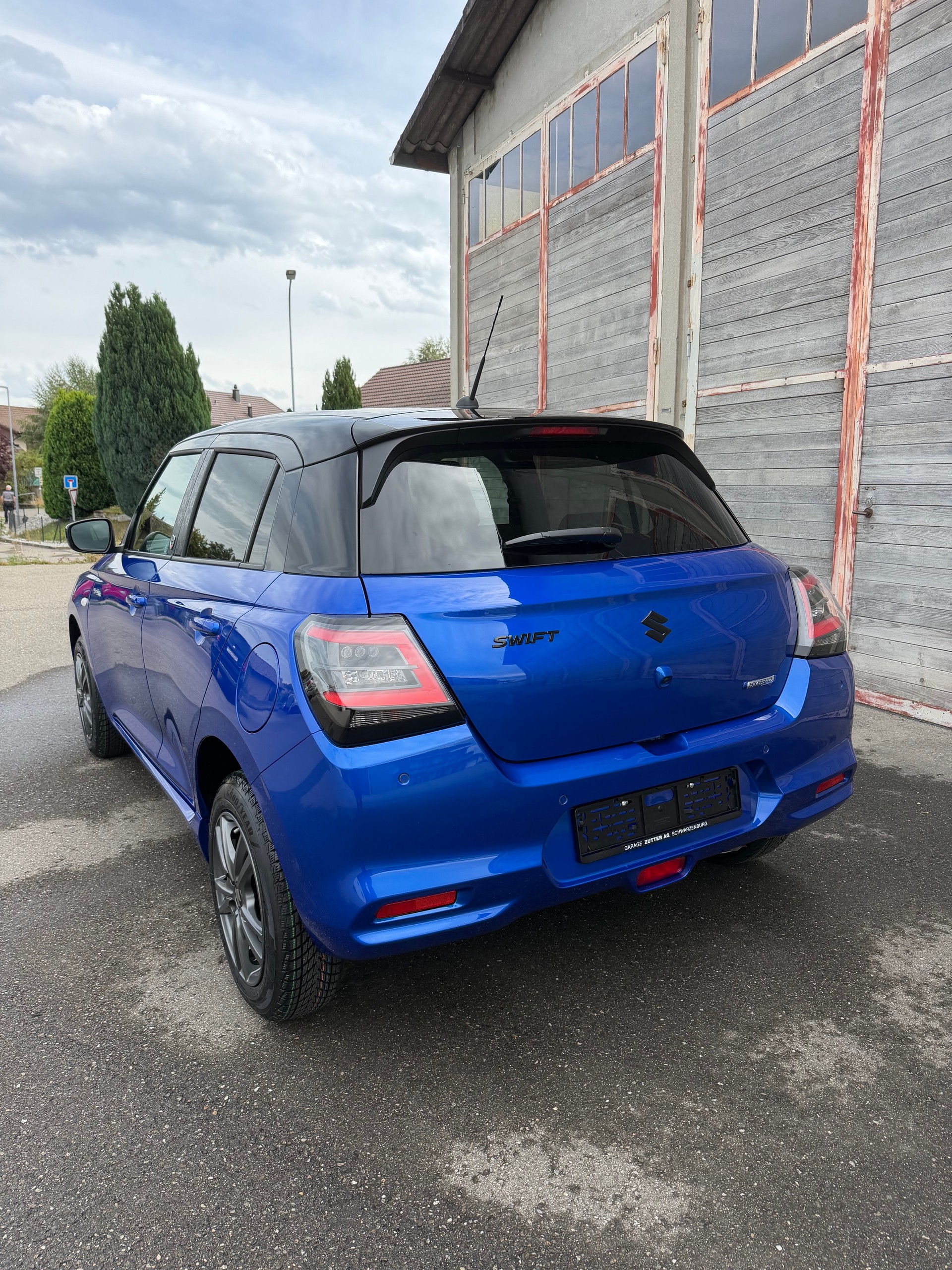SUZUKI Swift 1.2 Piz Sulai Hybrid 4x4-image-3
