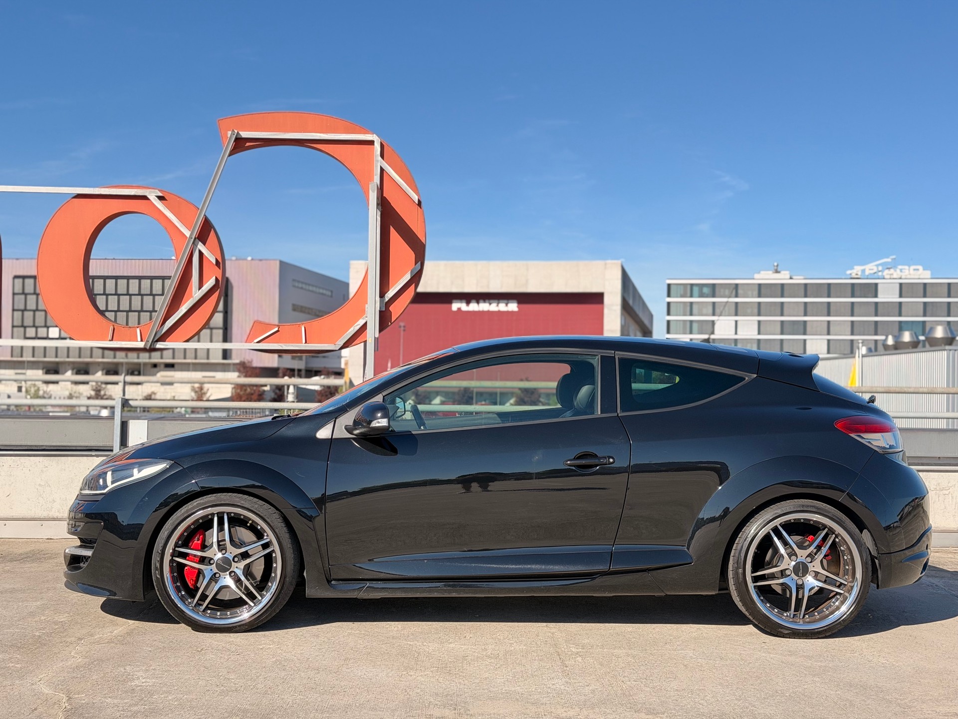 RENAULT Mégane Coupé 2.0 16V Turbo Red Bull Racing-image-5