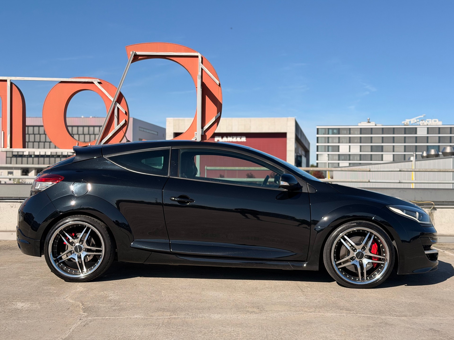 RENAULT Mégane Coupé 2.0 16V Turbo Red Bull Racing-image-2