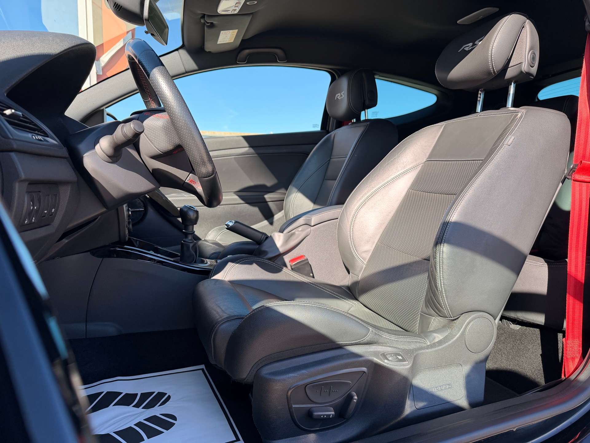RENAULT Mégane Coupé 2.0 16V Turbo Red Bull Racing-image-9