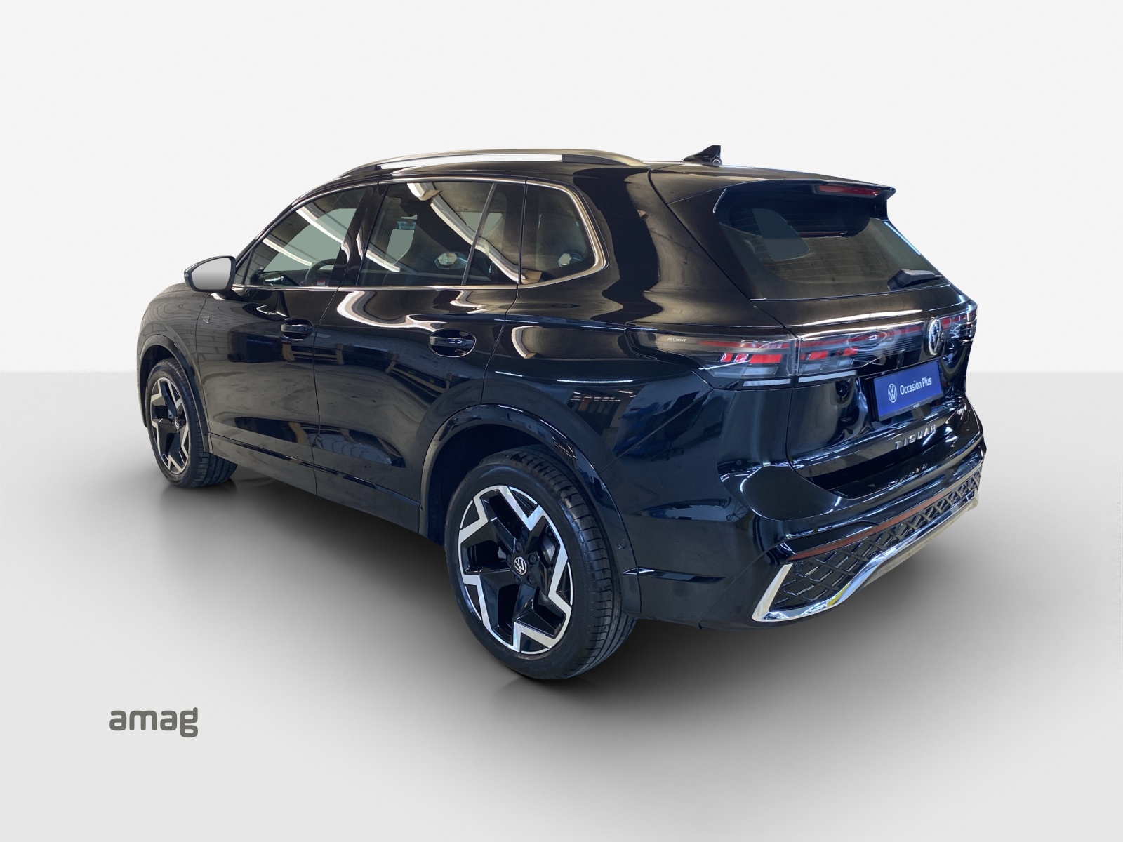 VW Tiguan 2.0 TSI DSG R-Line 4Motion-image-2