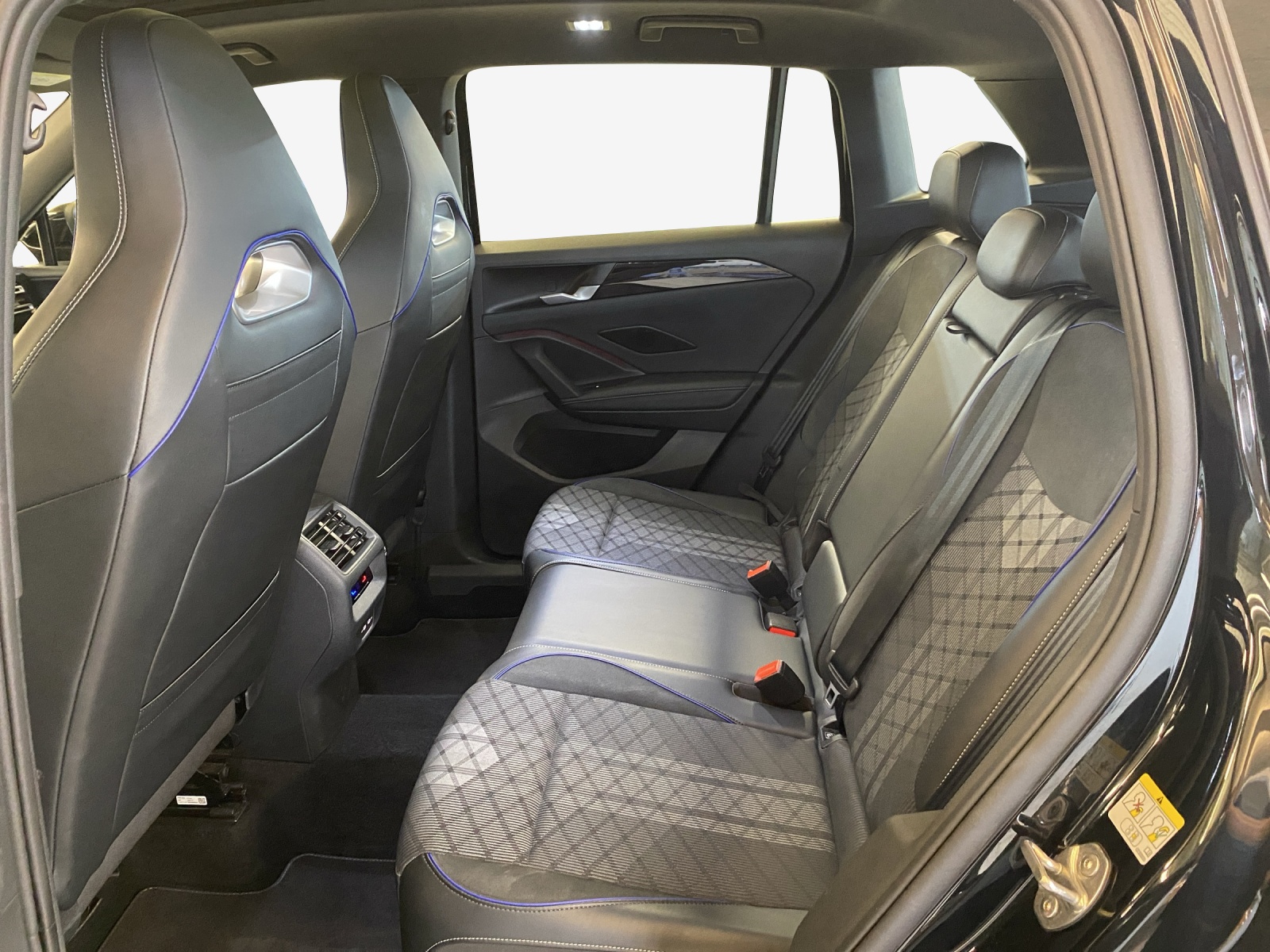 VW Tiguan 2.0 TSI DSG R-Line 4Motion-image-11