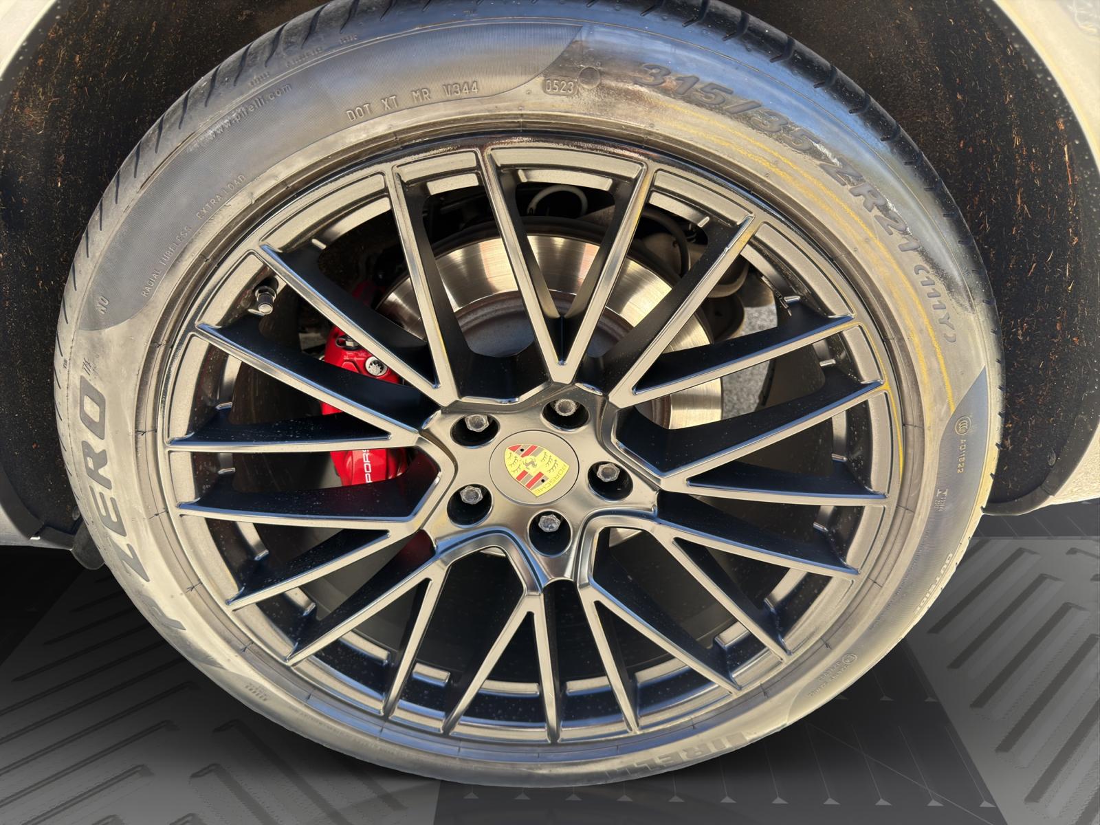 PORSCHE Cayenne GTS Coupé-image-20