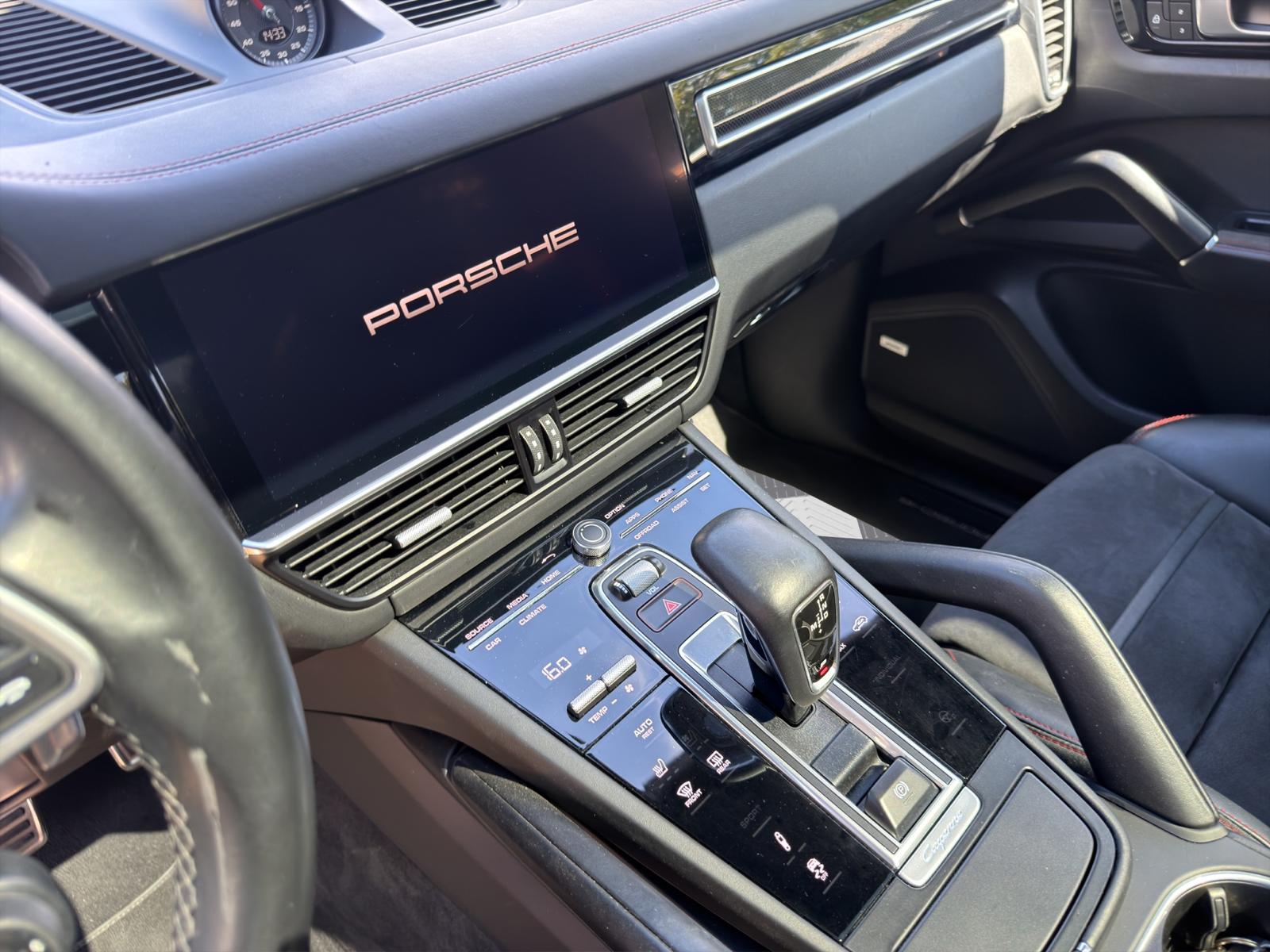 PORSCHE Cayenne GTS Coupé-image-17