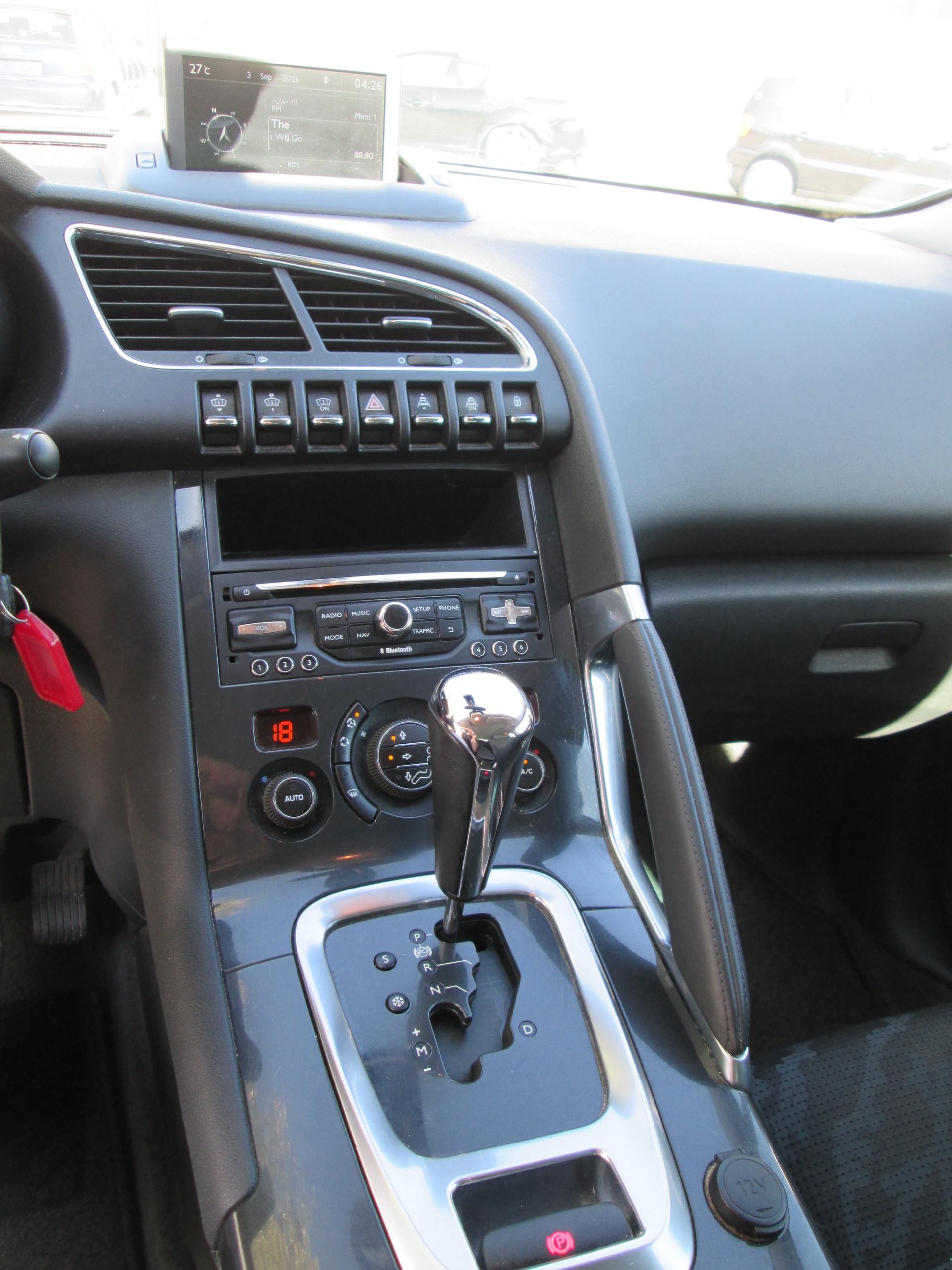 PEUGEOT 3008 1.6 16V T Allure Tiptronic-image-14