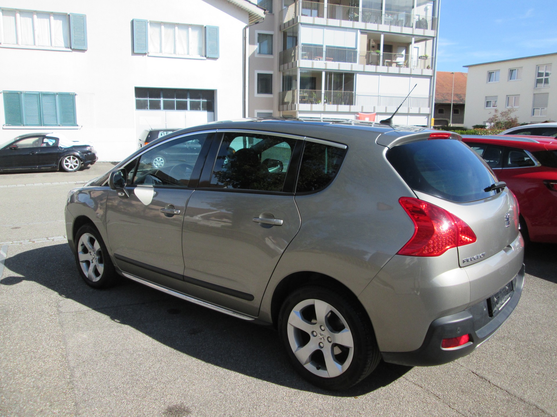 PEUGEOT 3008 1.6 16V T Allure Tiptronic-image-2