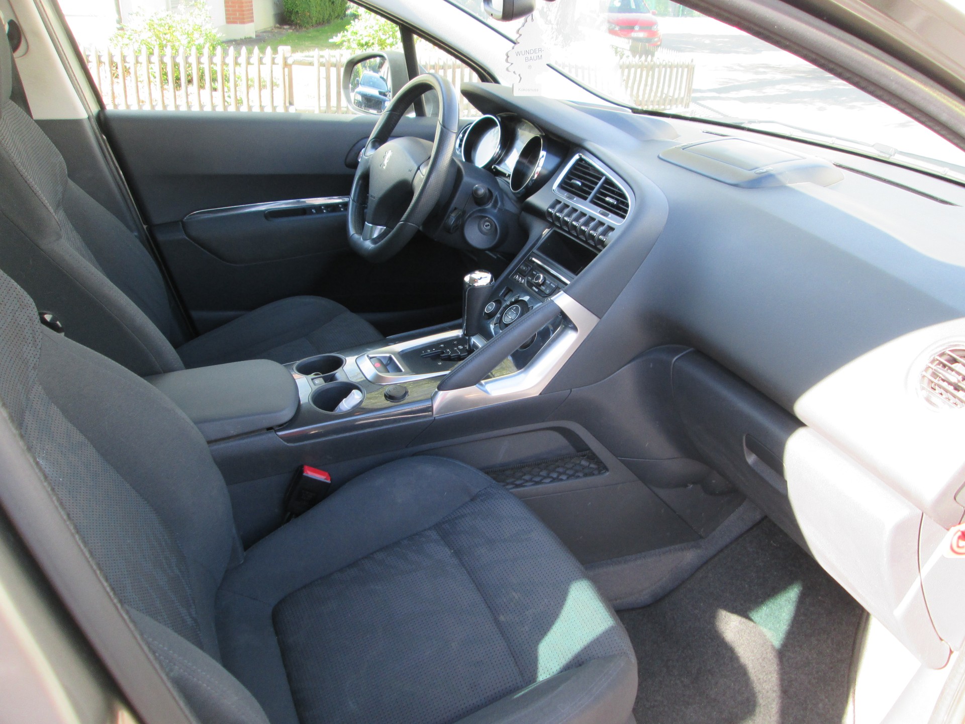 PEUGEOT 3008 1.6 16V T Allure Tiptronic-image-12