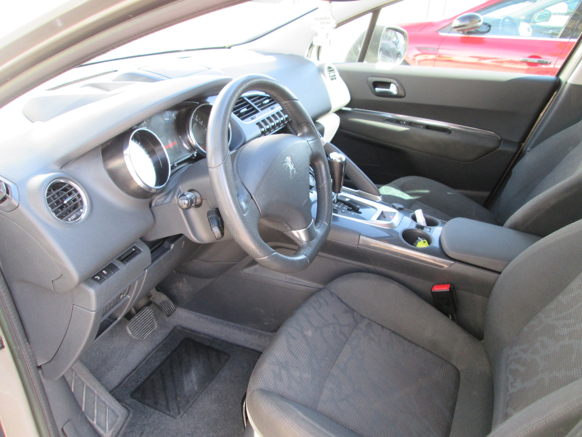 PEUGEOT 3008 1.6 16V T Allure Tiptronic-image-7