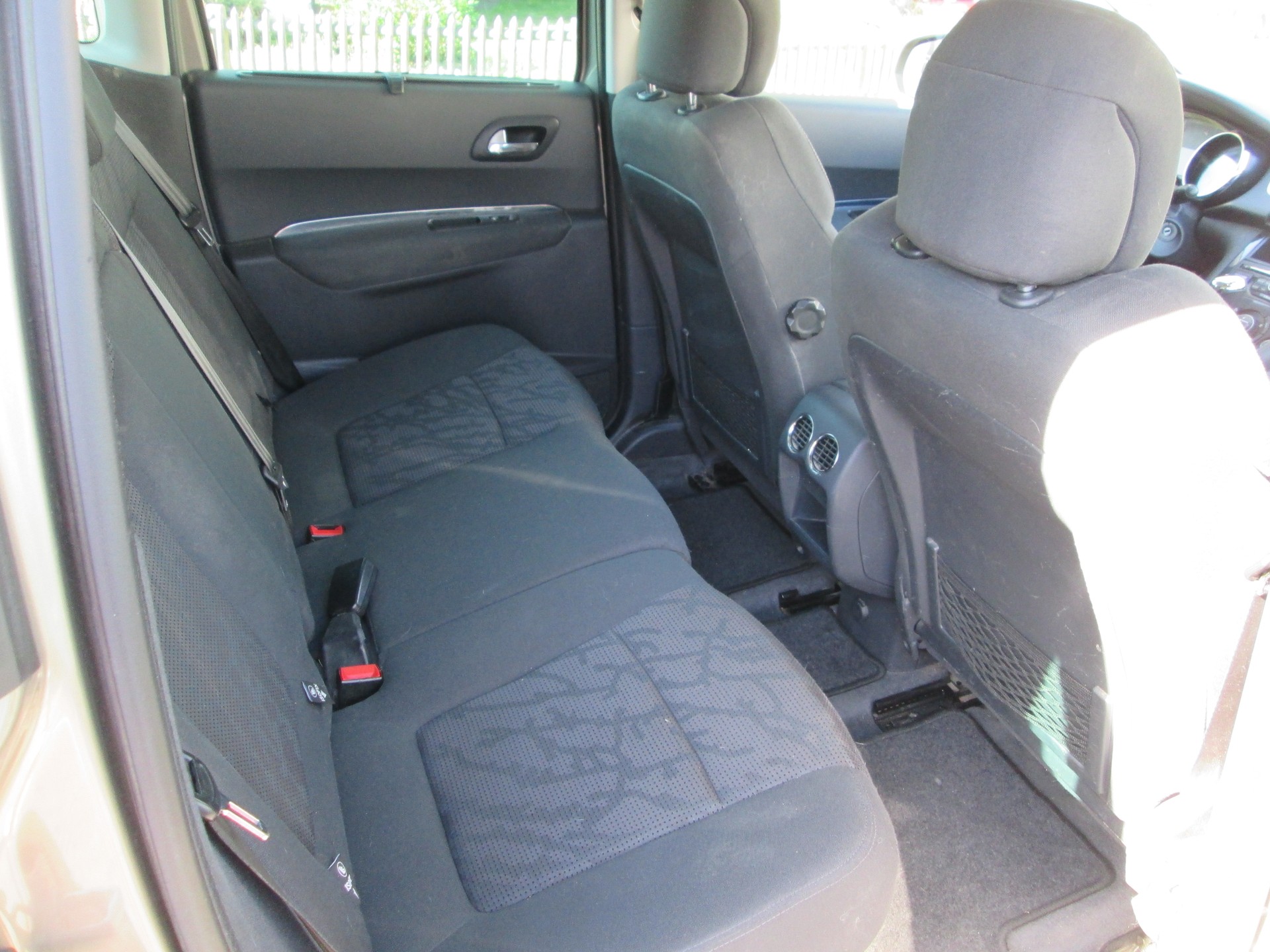 PEUGEOT 3008 1.6 16V T Allure Tiptronic-image-11
