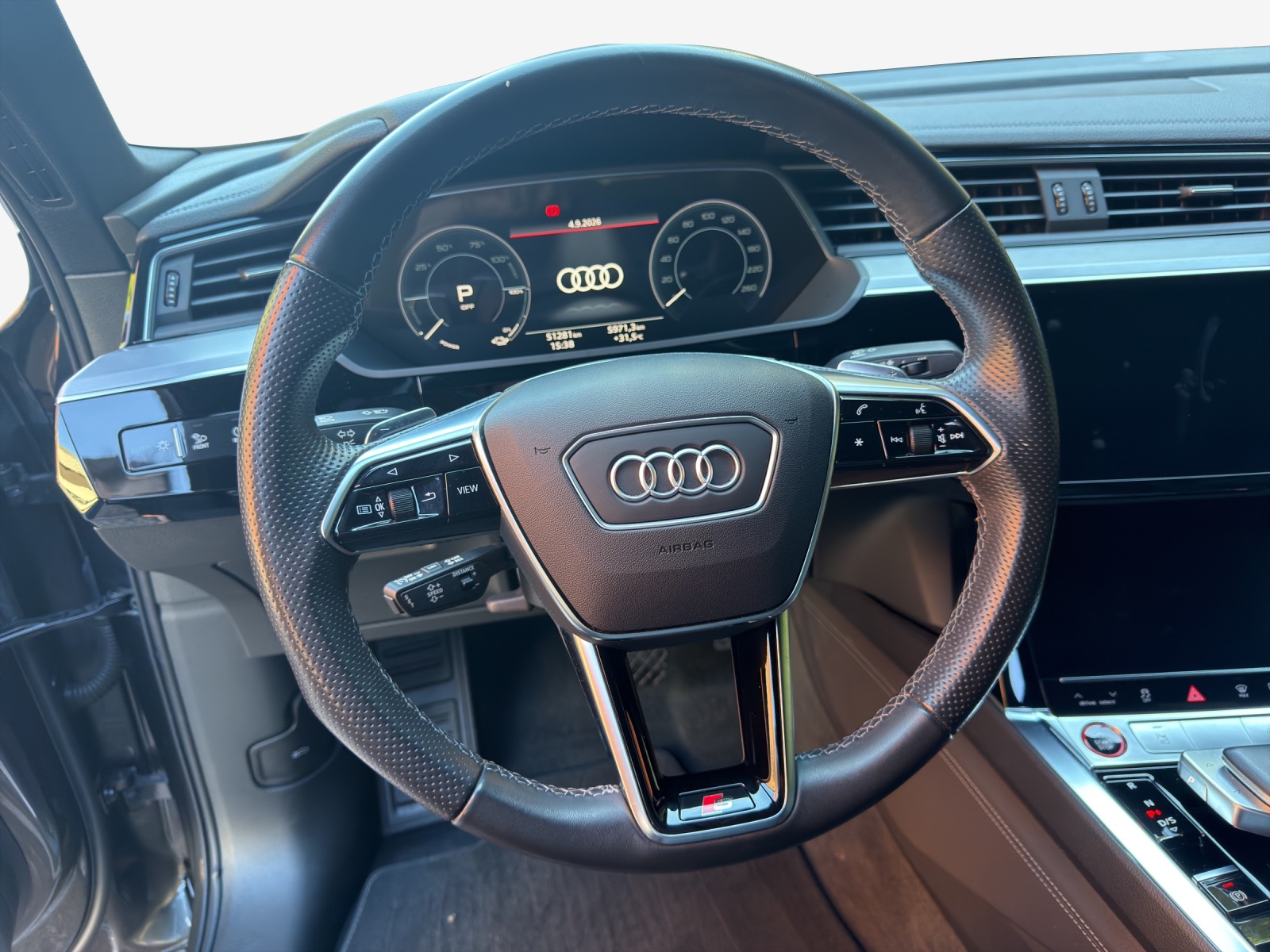 AUDI e-tron S Sportback quattro-image-10