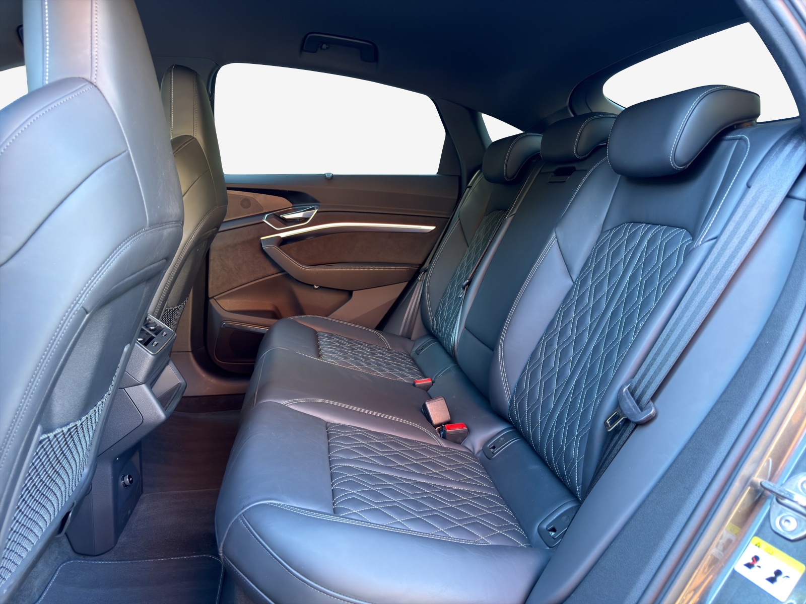 AUDI e-tron S Sportback quattro-image-11
