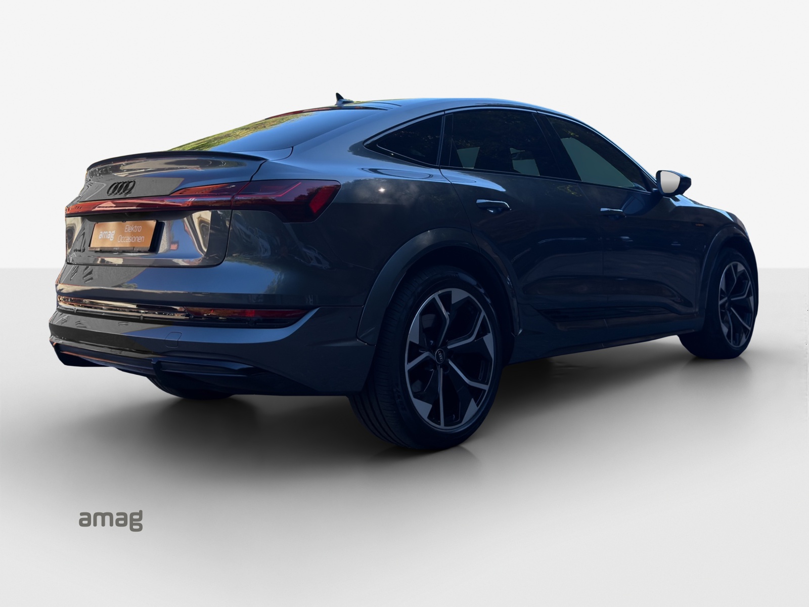 AUDI e-tron S Sportback quattro-image-4