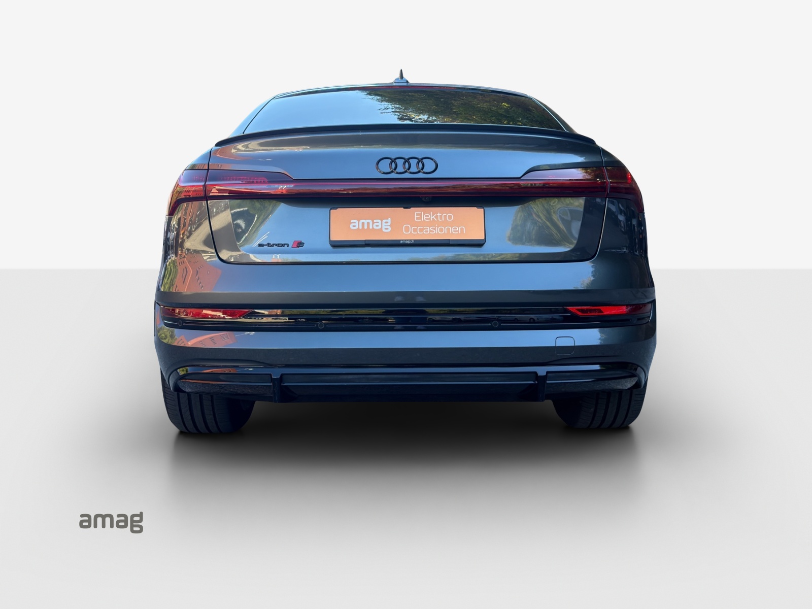 AUDI e-tron S Sportback quattro-image-3