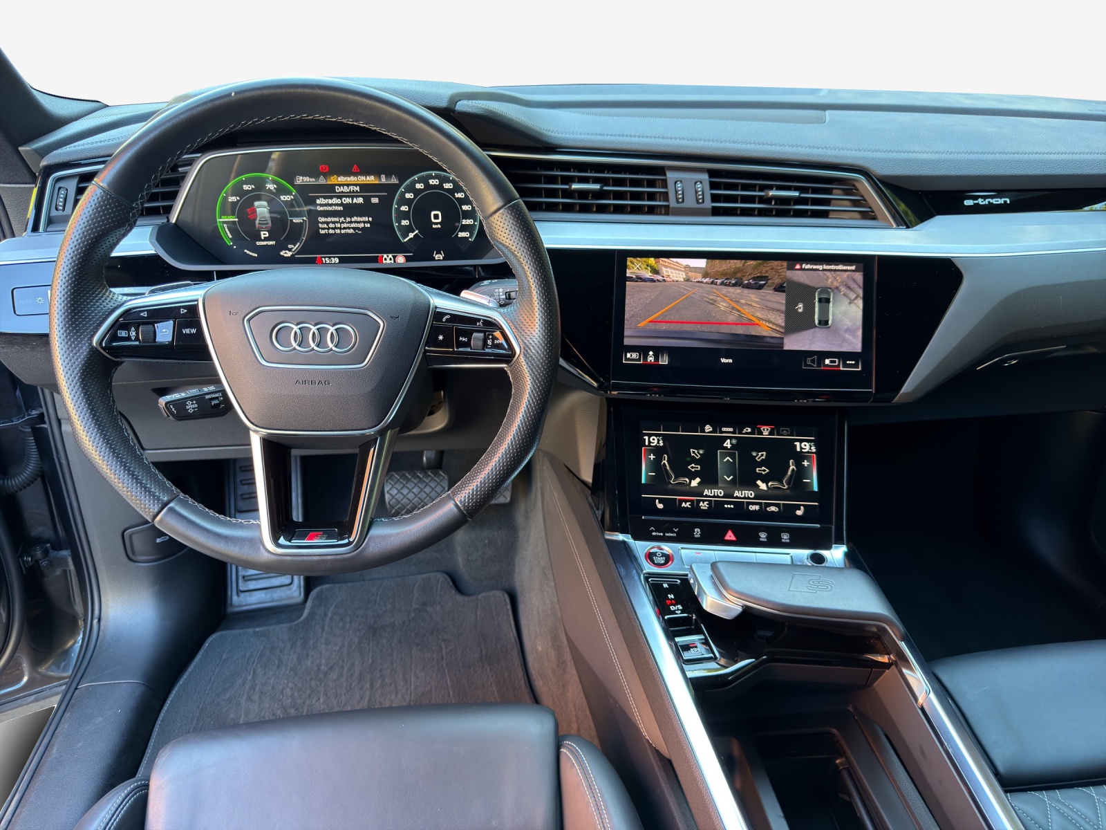 AUDI e-tron S Sportback quattro-image-8