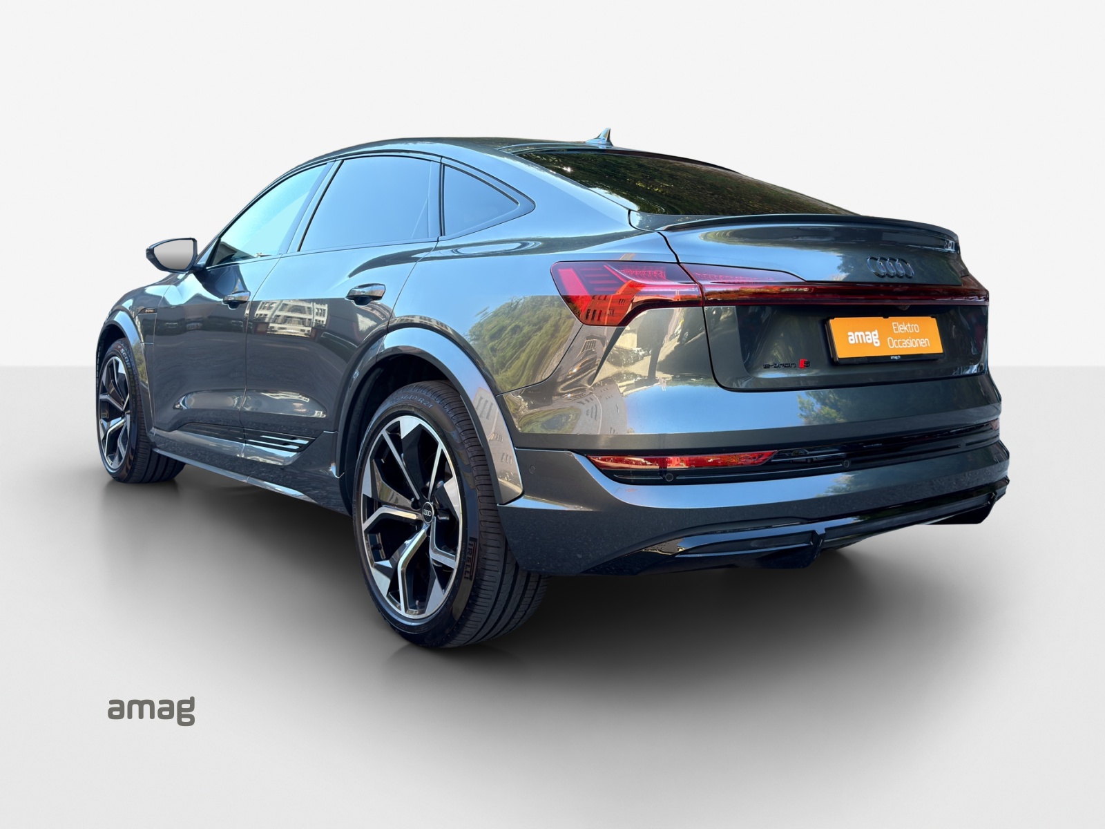 AUDI e-tron S Sportback quattro-image-2
