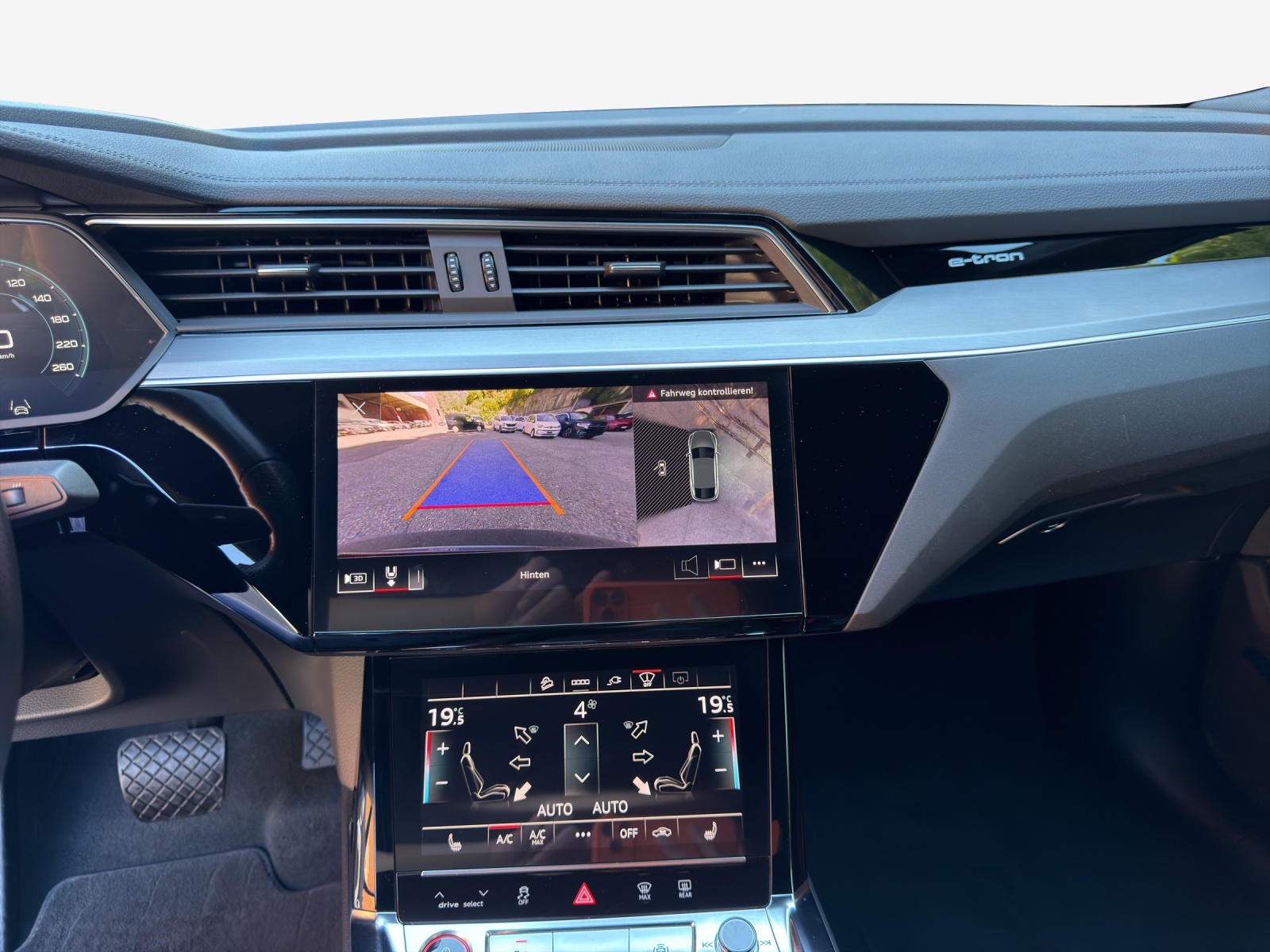 AUDI e-tron S Sportback quattro-image-14