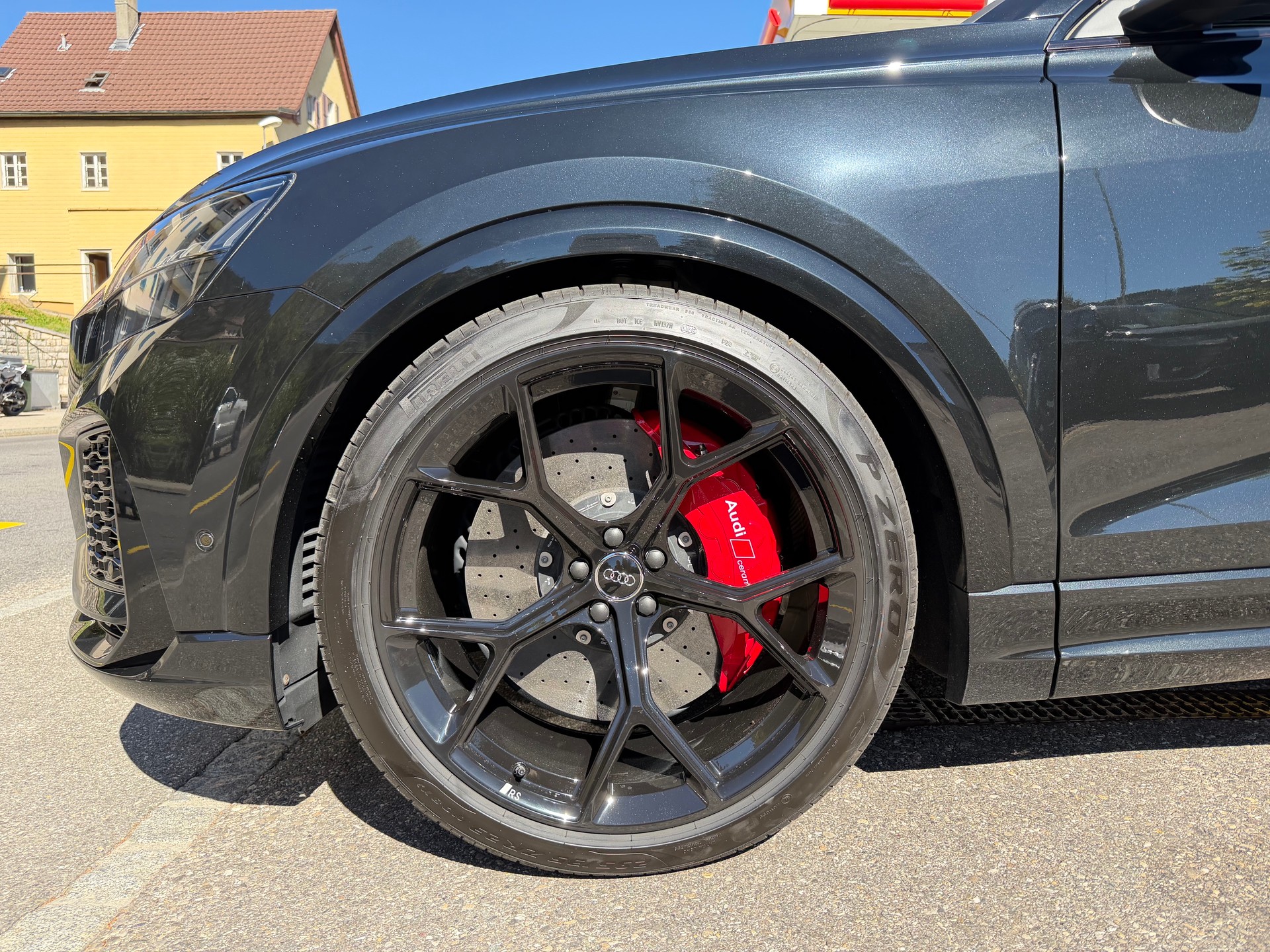 AUDI RSQ8 quattro-image-3