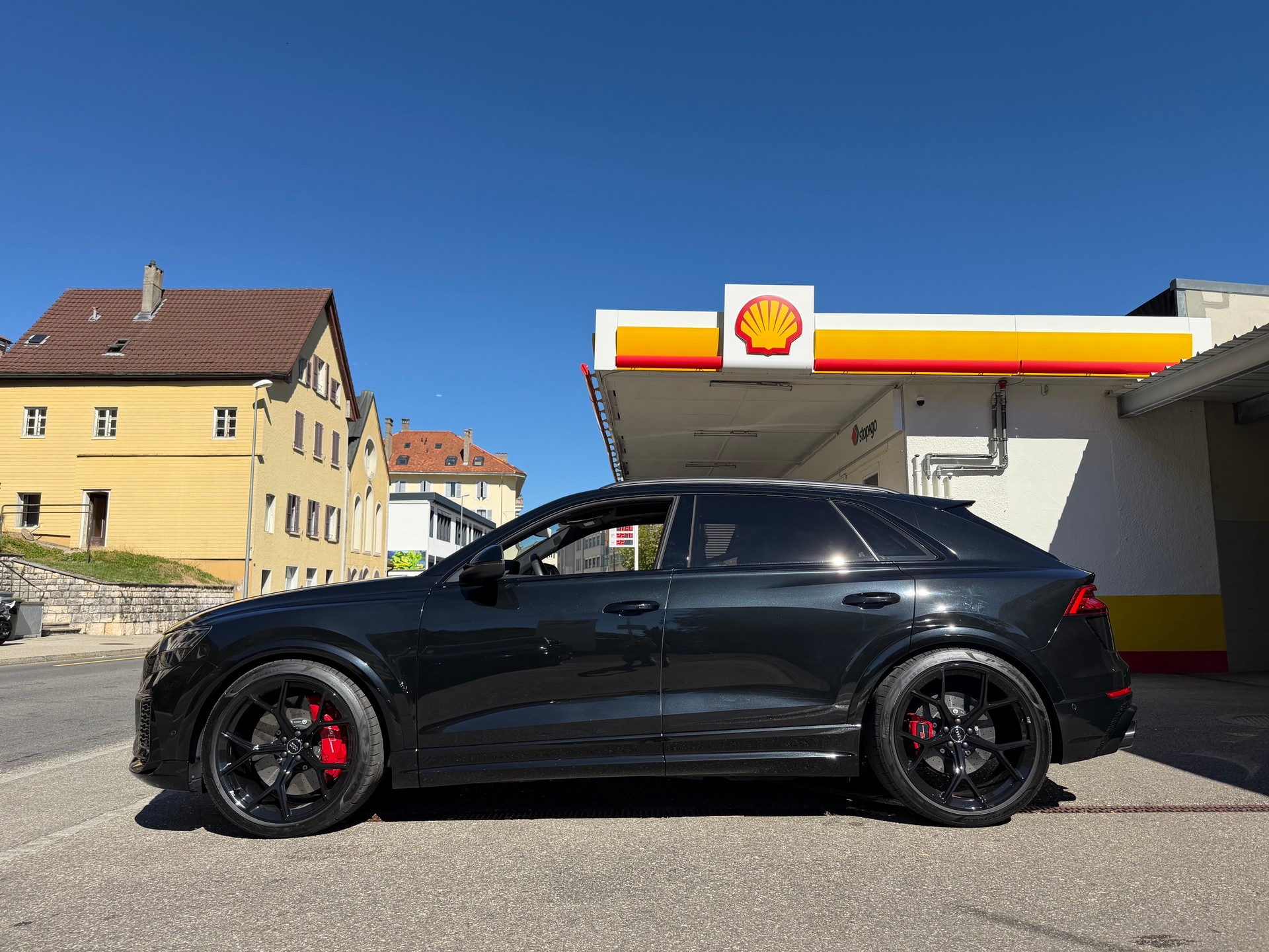 AUDI RSQ8 quattro-image-2