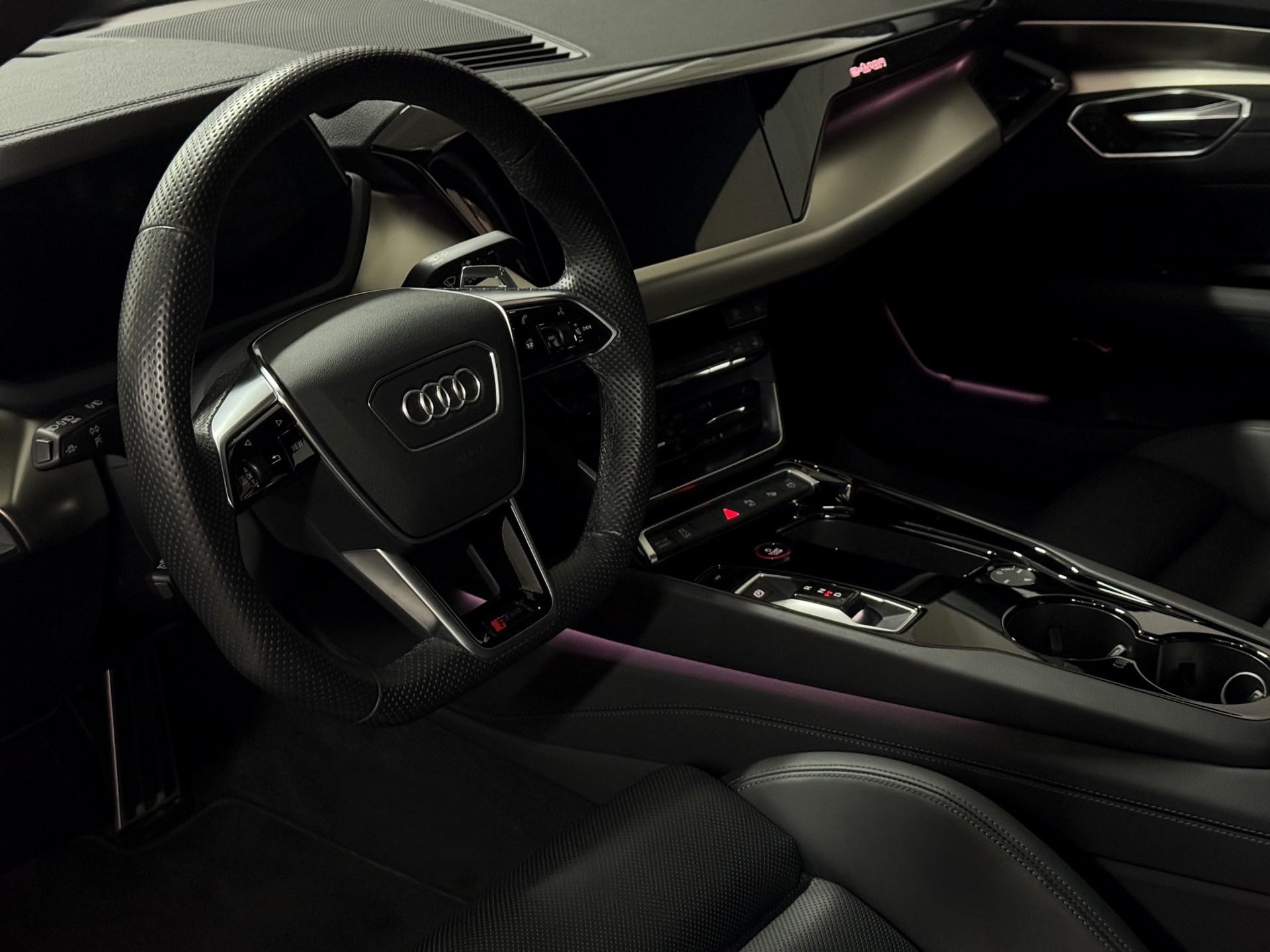 AUDI RS e-tron GT-600 PS-quattro "Leder Sportsitze Pro mit Wabensteppung"-image-13