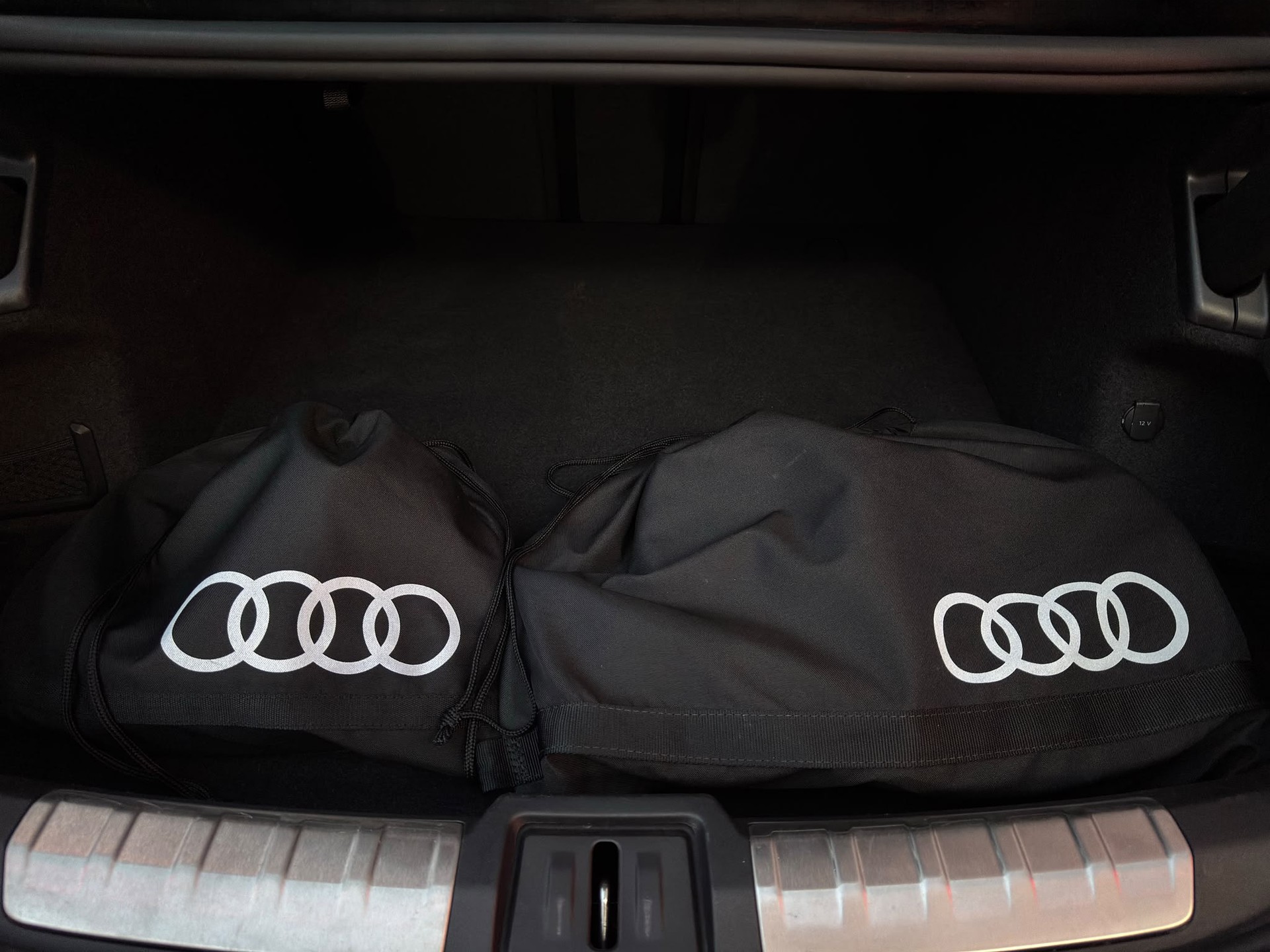 AUDI RS e-tron GT-600 PS-quattro "Leder Sportsitze Pro mit Wabensteppung"-image-26