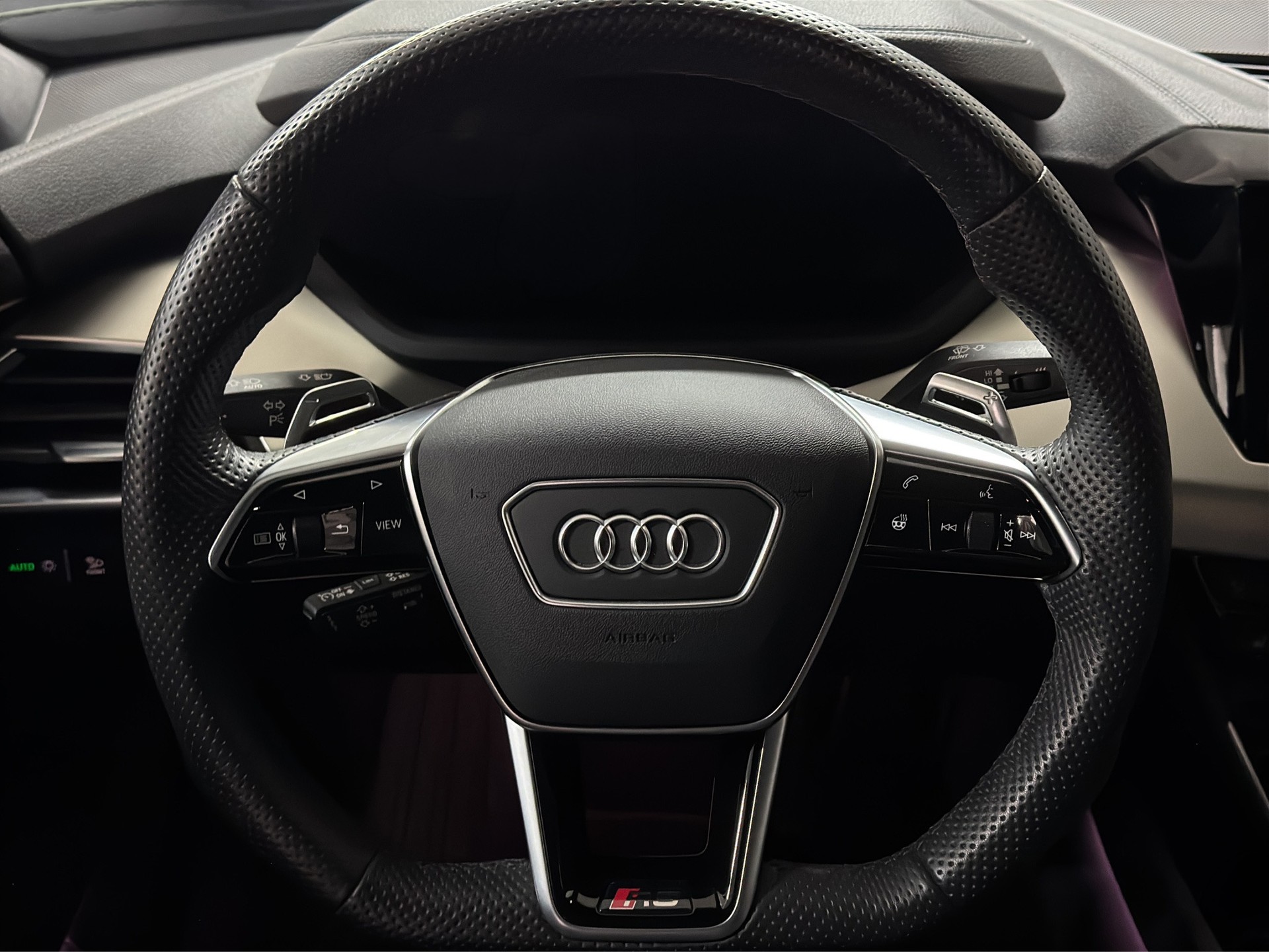 AUDI RS e-tron GT-600 PS-quattro "Leder Sportsitze Pro mit Wabensteppung"-image-14
