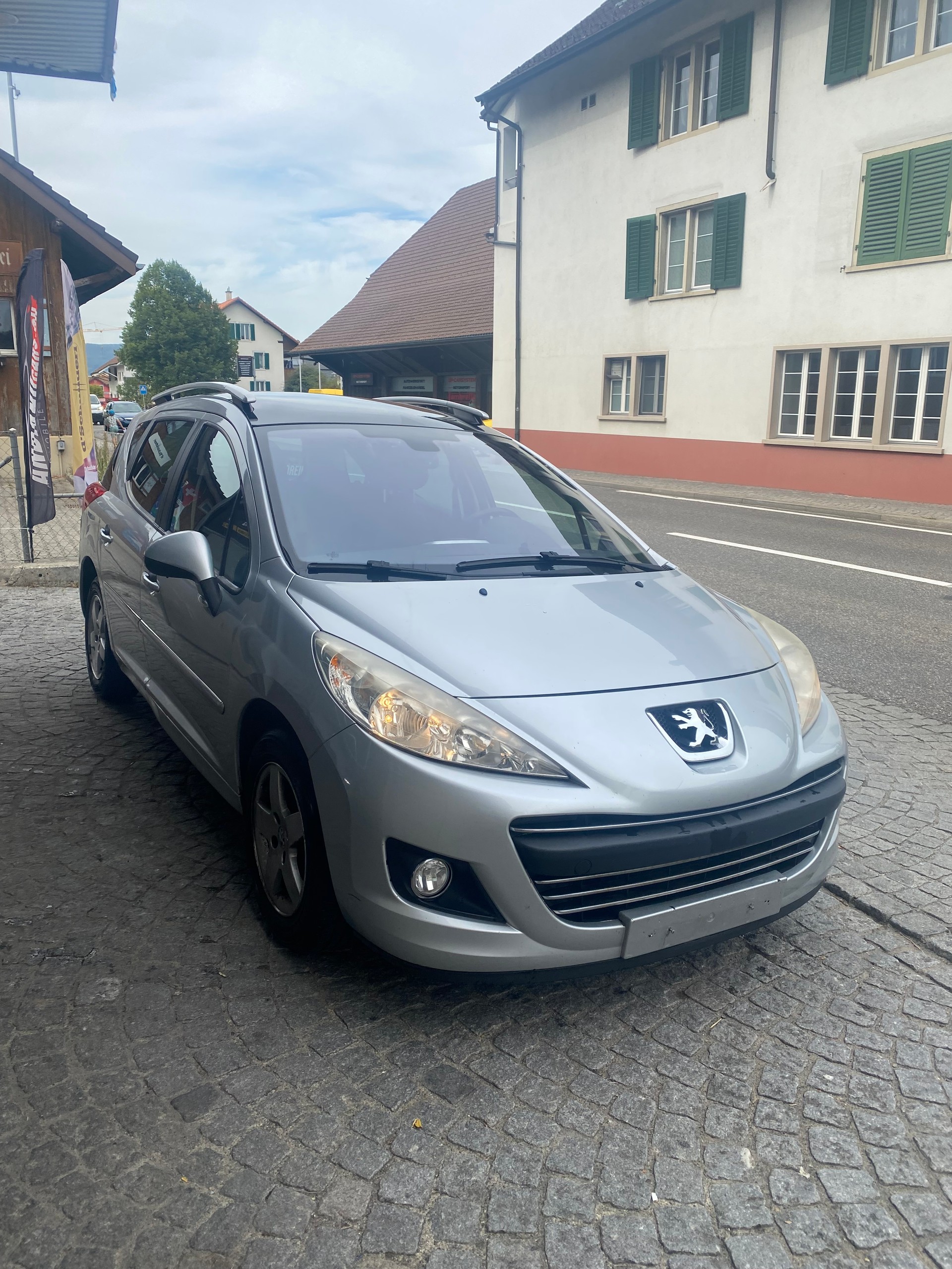 PEUGEOT 207-image-1