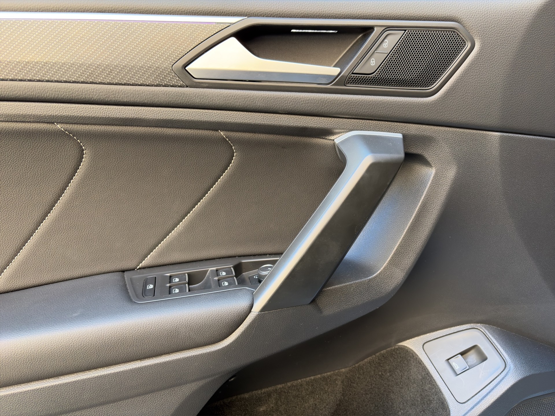 VW Tiguan Allspace 2.0TSI R-Line 4Motion DSG-image-30