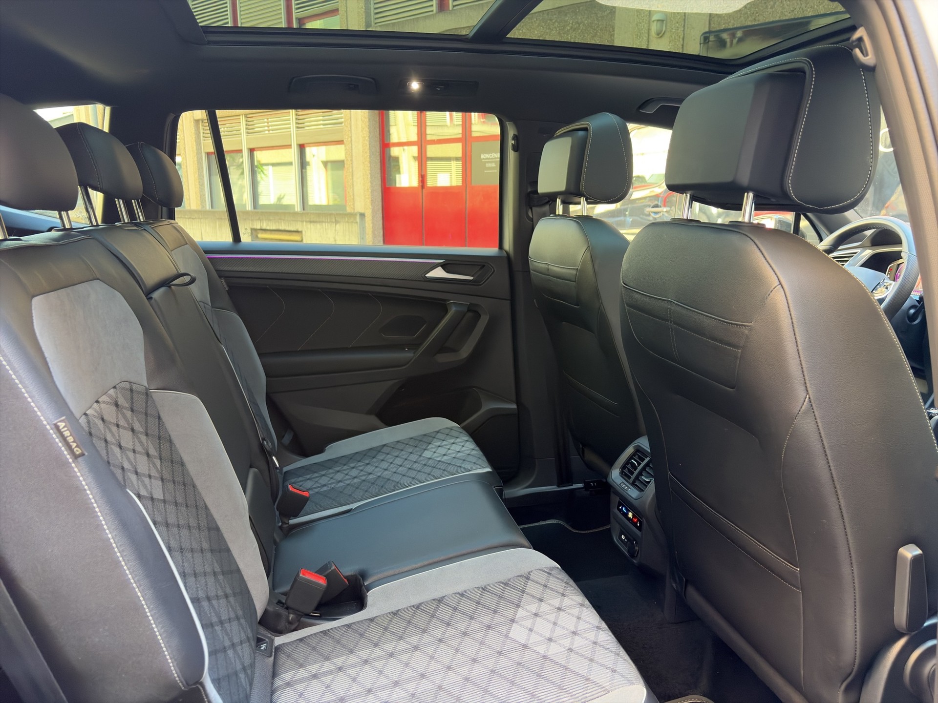 VW Tiguan Allspace 2.0TSI R-Line 4Motion DSG-image-14