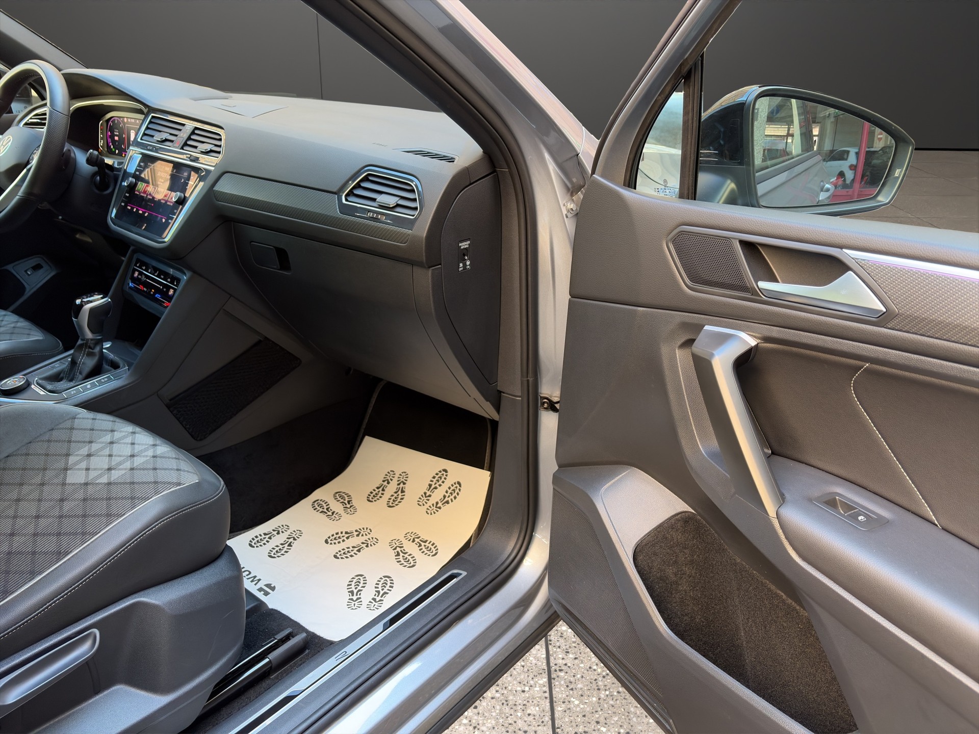 VW Tiguan Allspace 2.0TSI R-Line 4Motion DSG-image-10