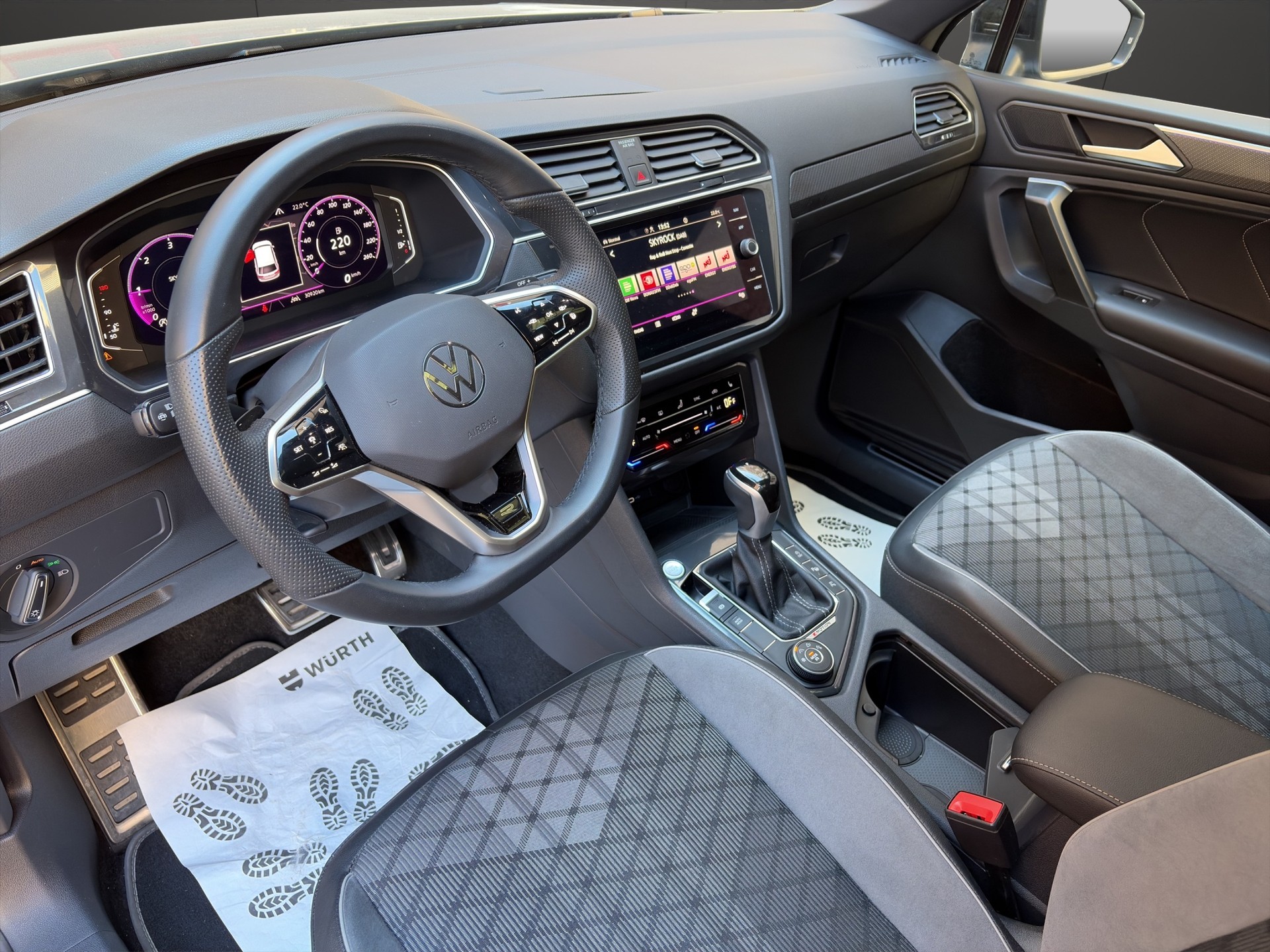 VW Tiguan Allspace 2.0TSI R-Line 4Motion DSG-image-17