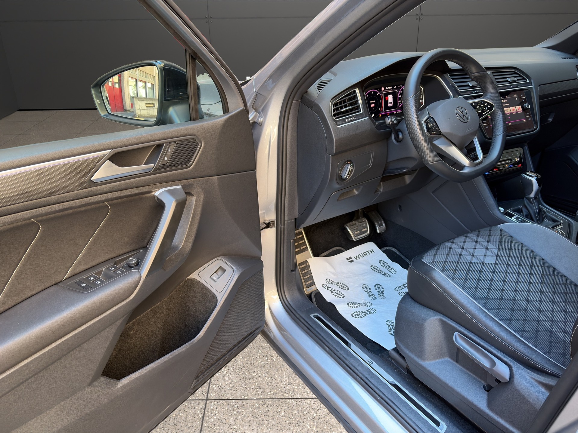 VW Tiguan Allspace 2.0TSI R-Line 4Motion DSG-image-9