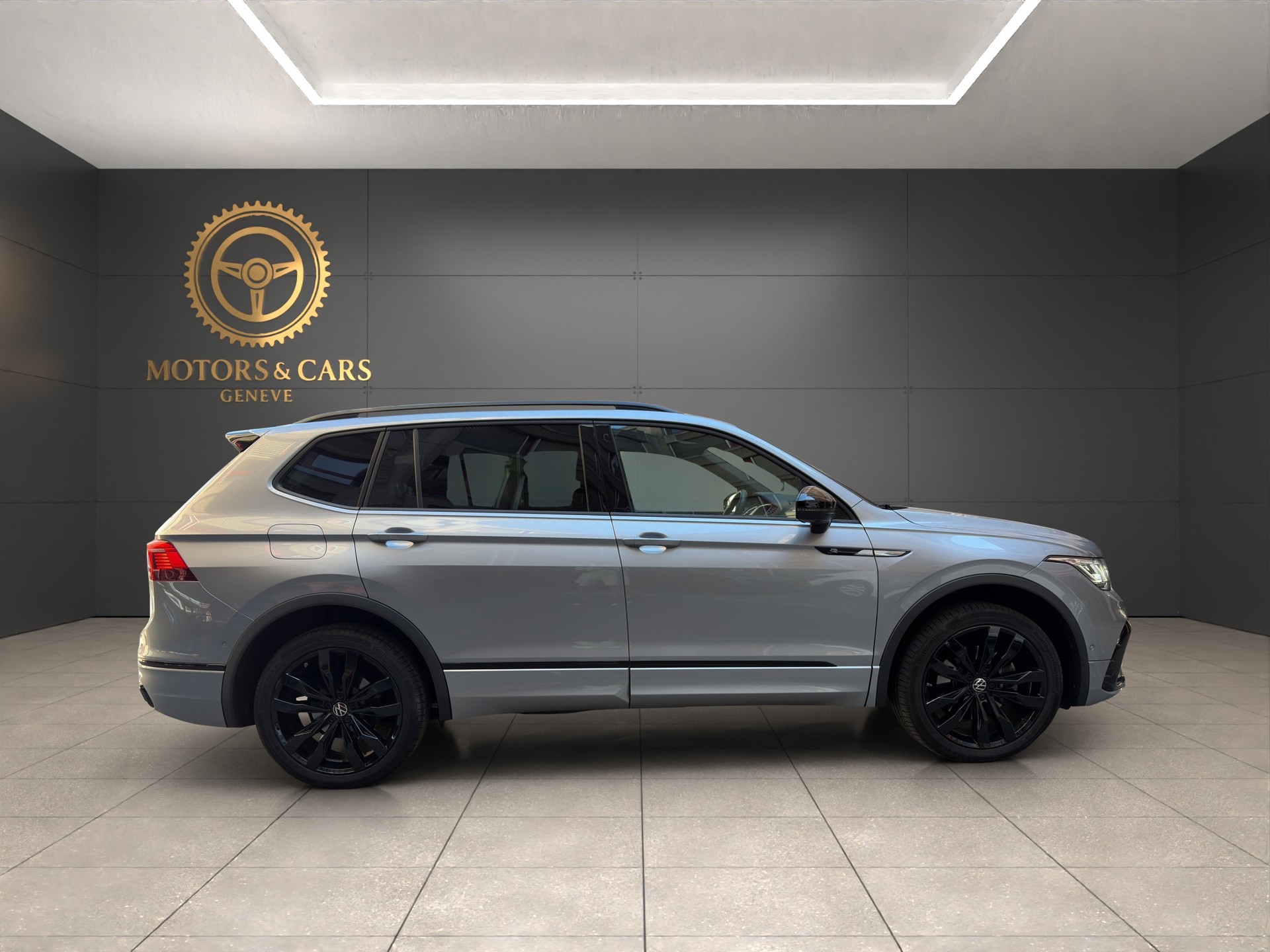 VW Tiguan Allspace 2.0TSI R-Line 4Motion DSG-image-5