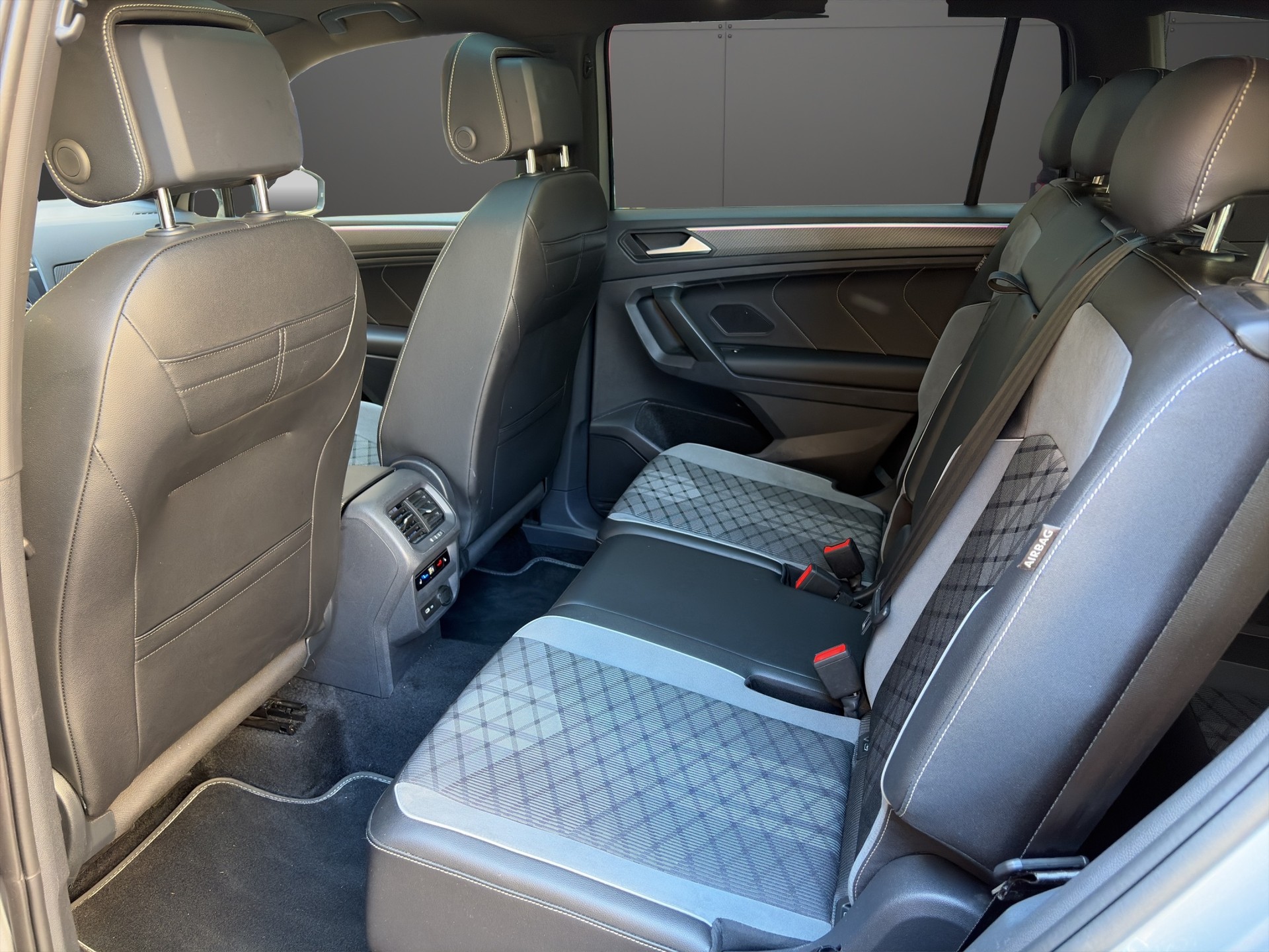 VW Tiguan Allspace 2.0TSI R-Line 4Motion DSG-image-13
