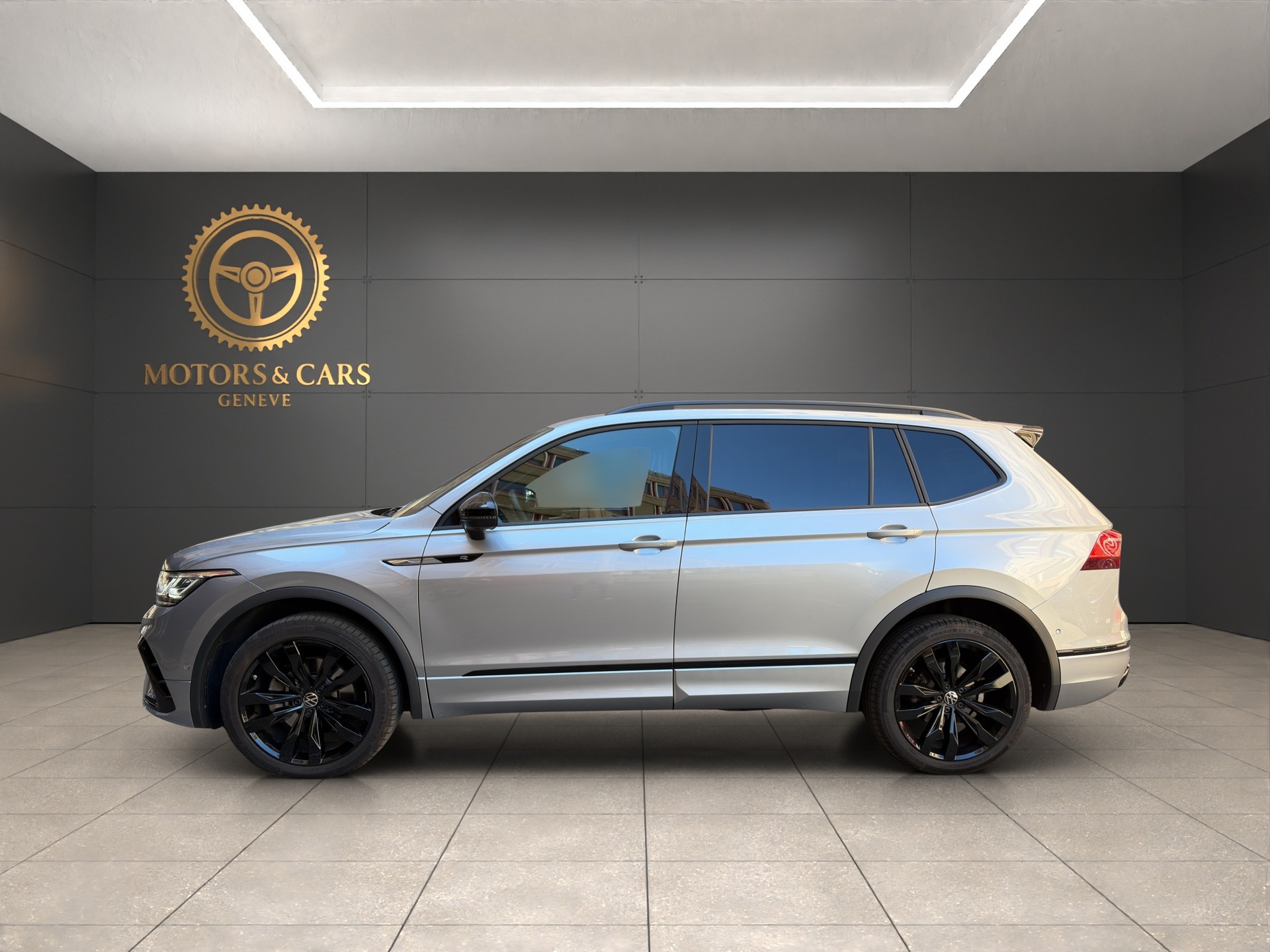 VW Tiguan Allspace 2.0TSI R-Line 4Motion DSG-image-4