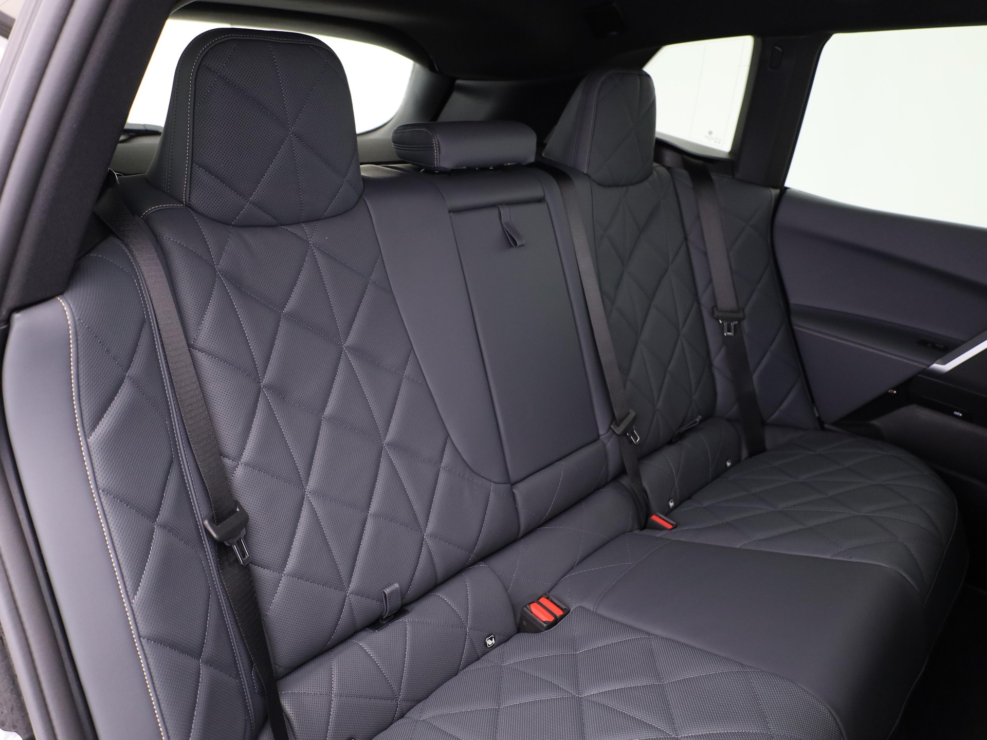 BMW iX xDrive60-image-16
