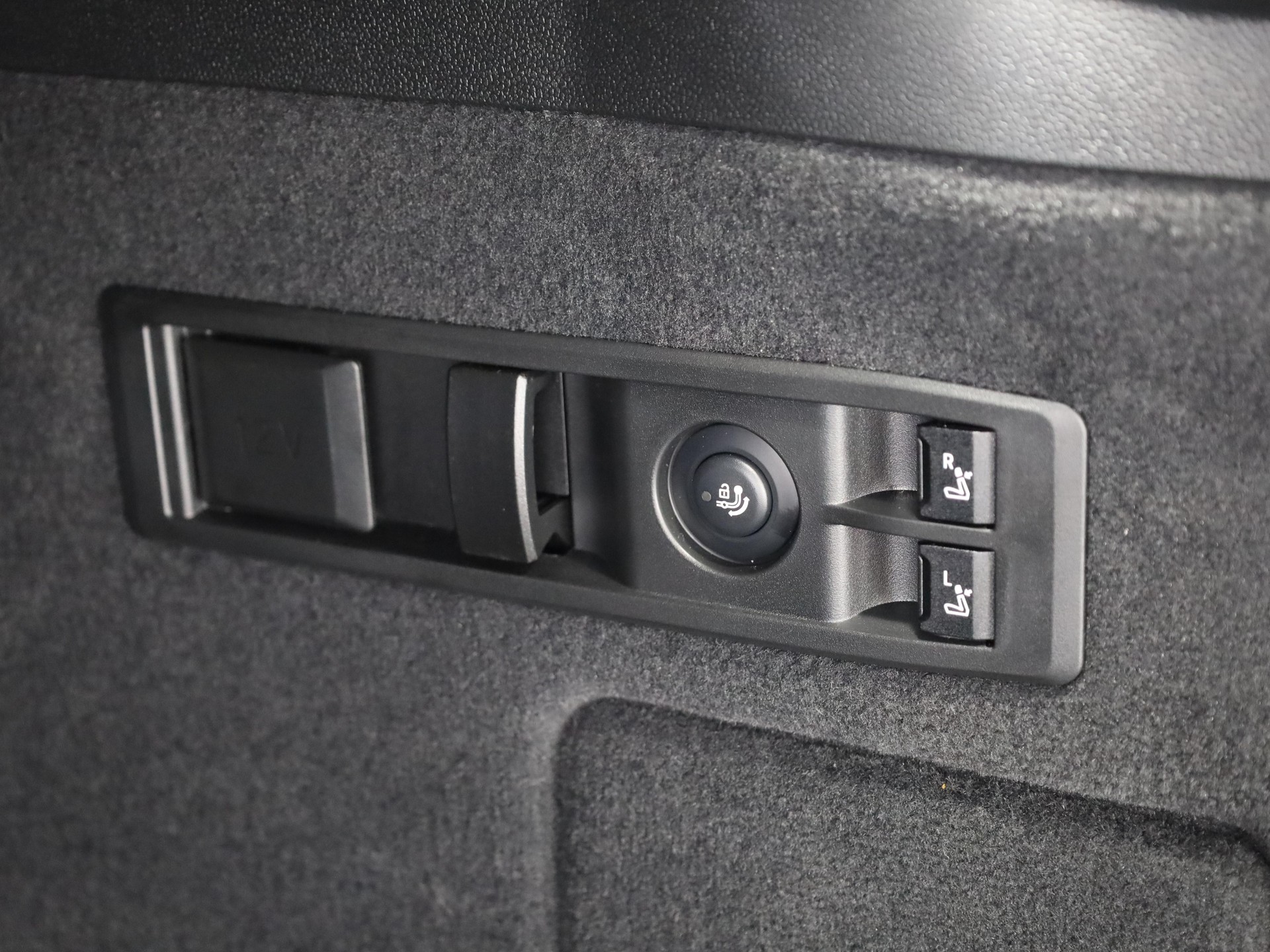 BMW iX xDrive60-image-7