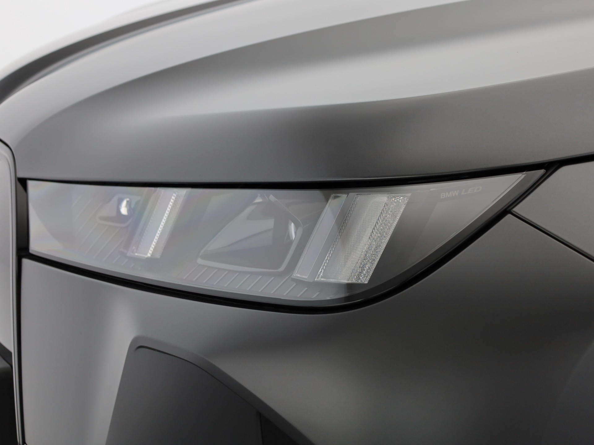 BMW iX xDrive60-image-5