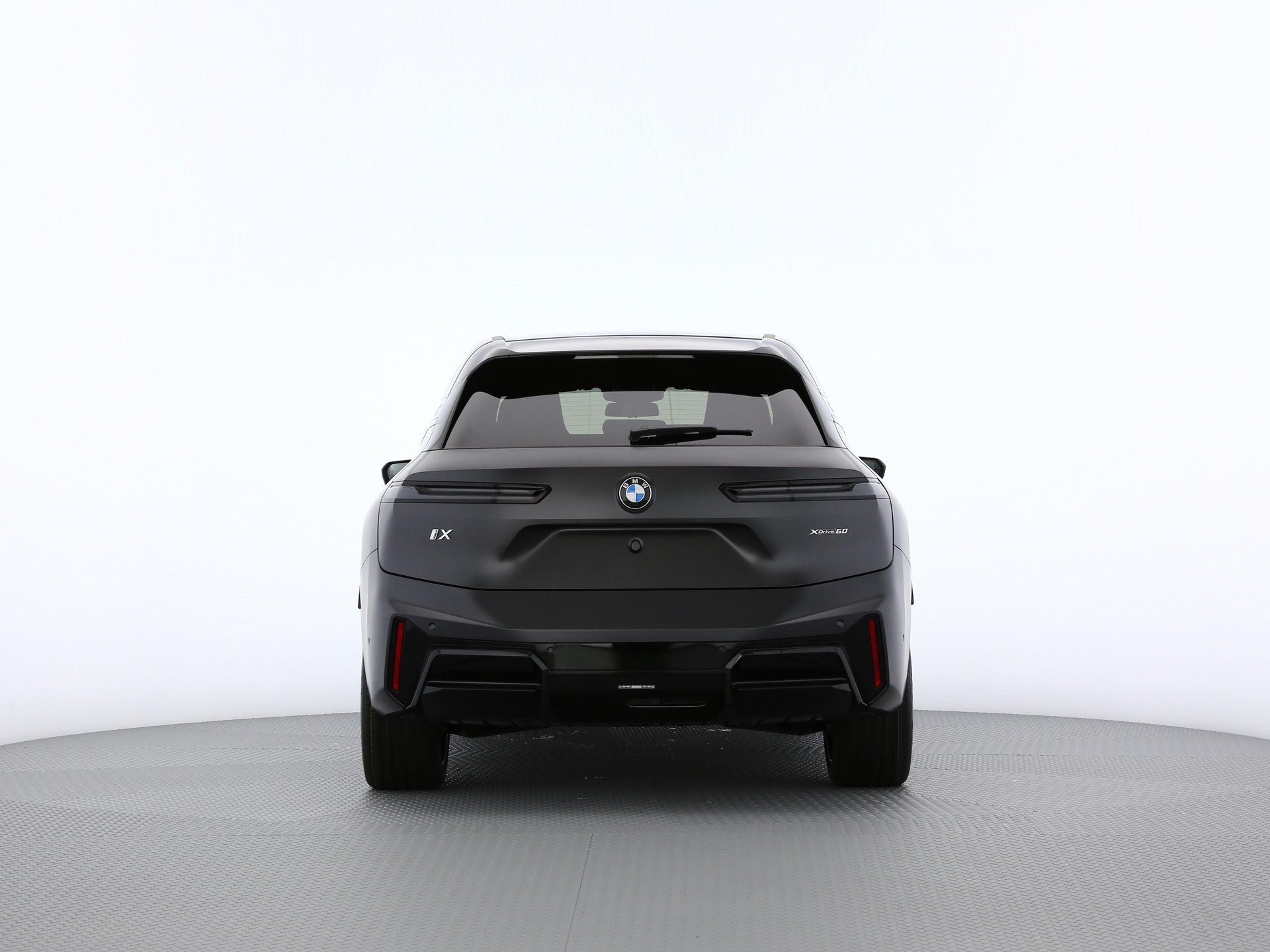 BMW iX xDrive60-image-3