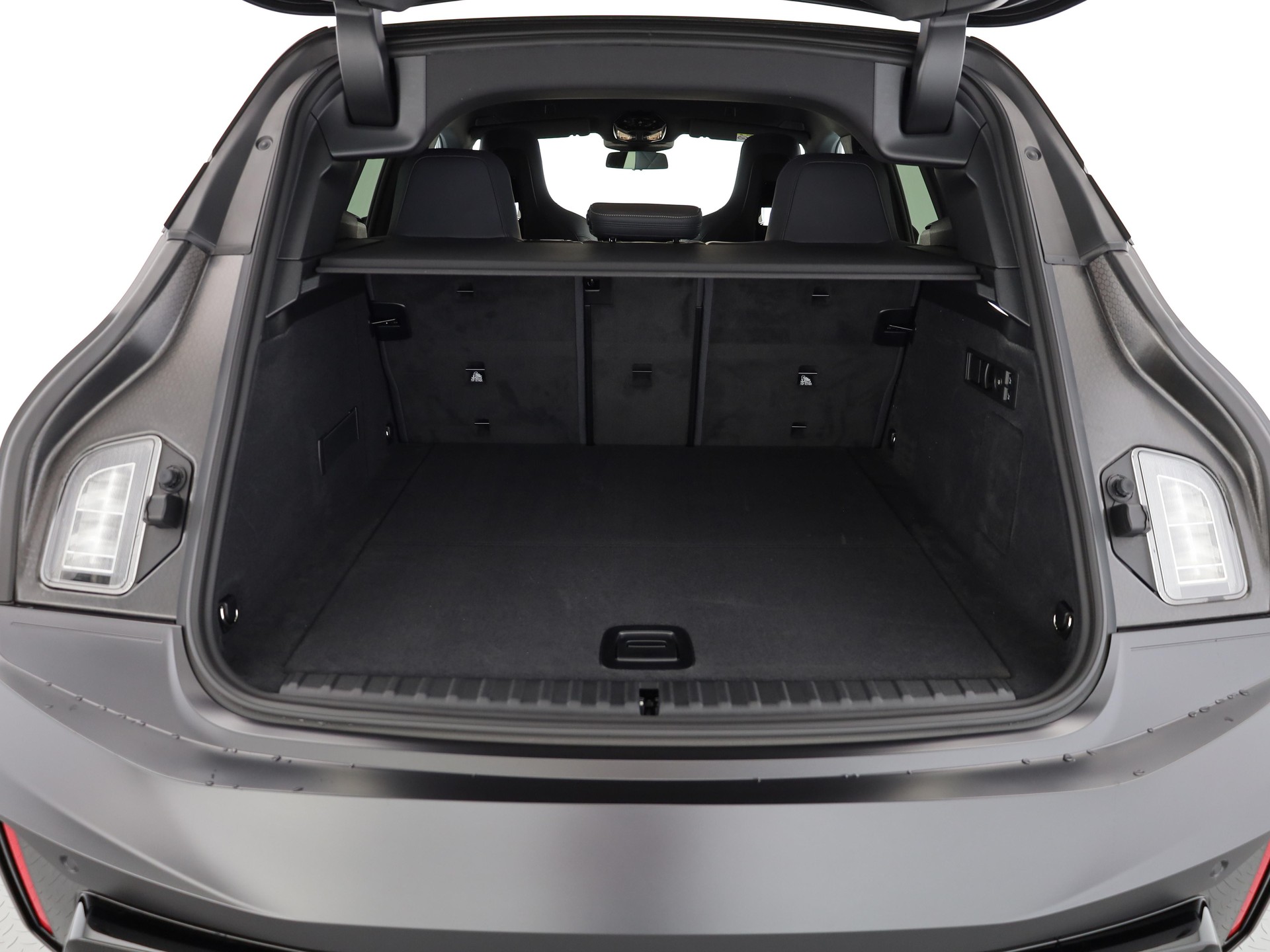 BMW iX xDrive60-image-6