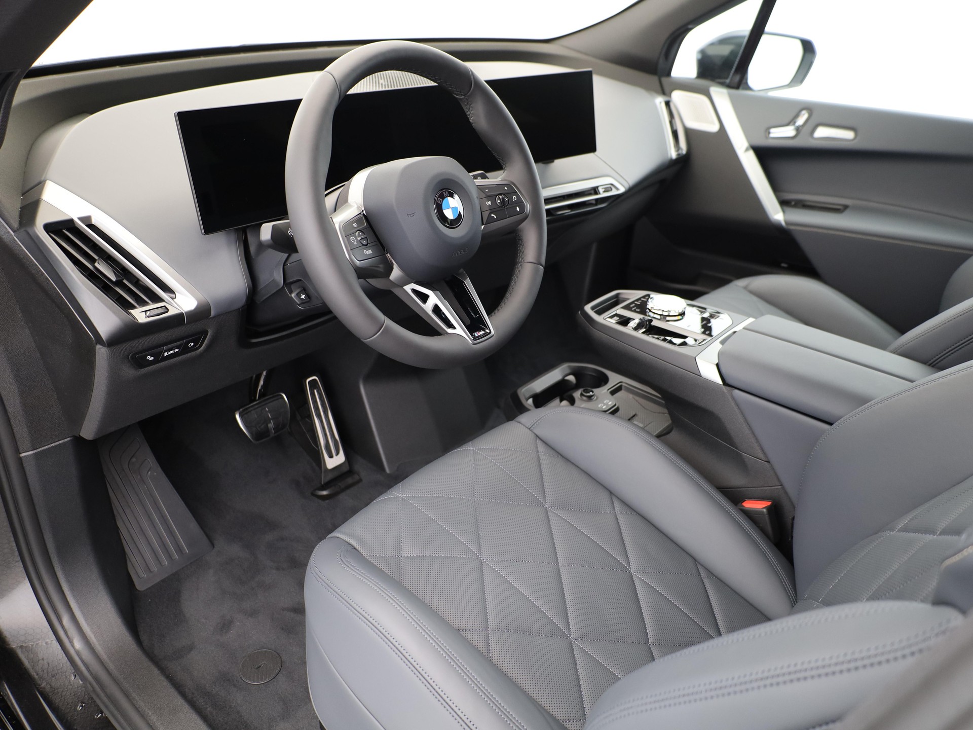 BMW iX xDrive60-image-13