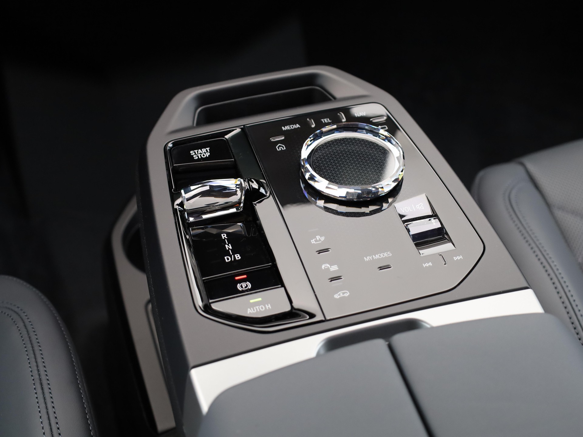 BMW iX xDrive60-image-19