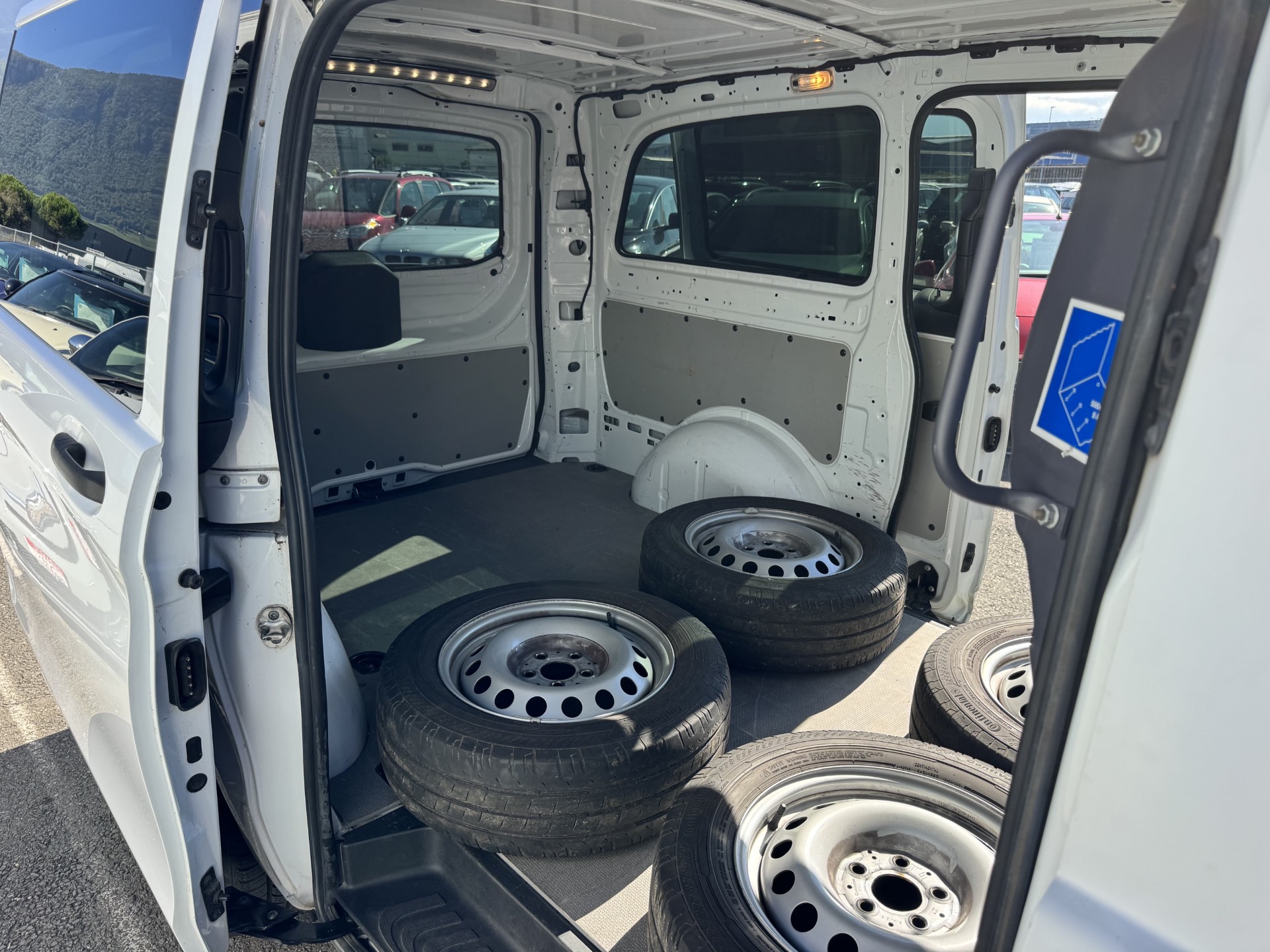 MERCEDES-BENZ Vito 116 CDI 7G Automatique-image-10