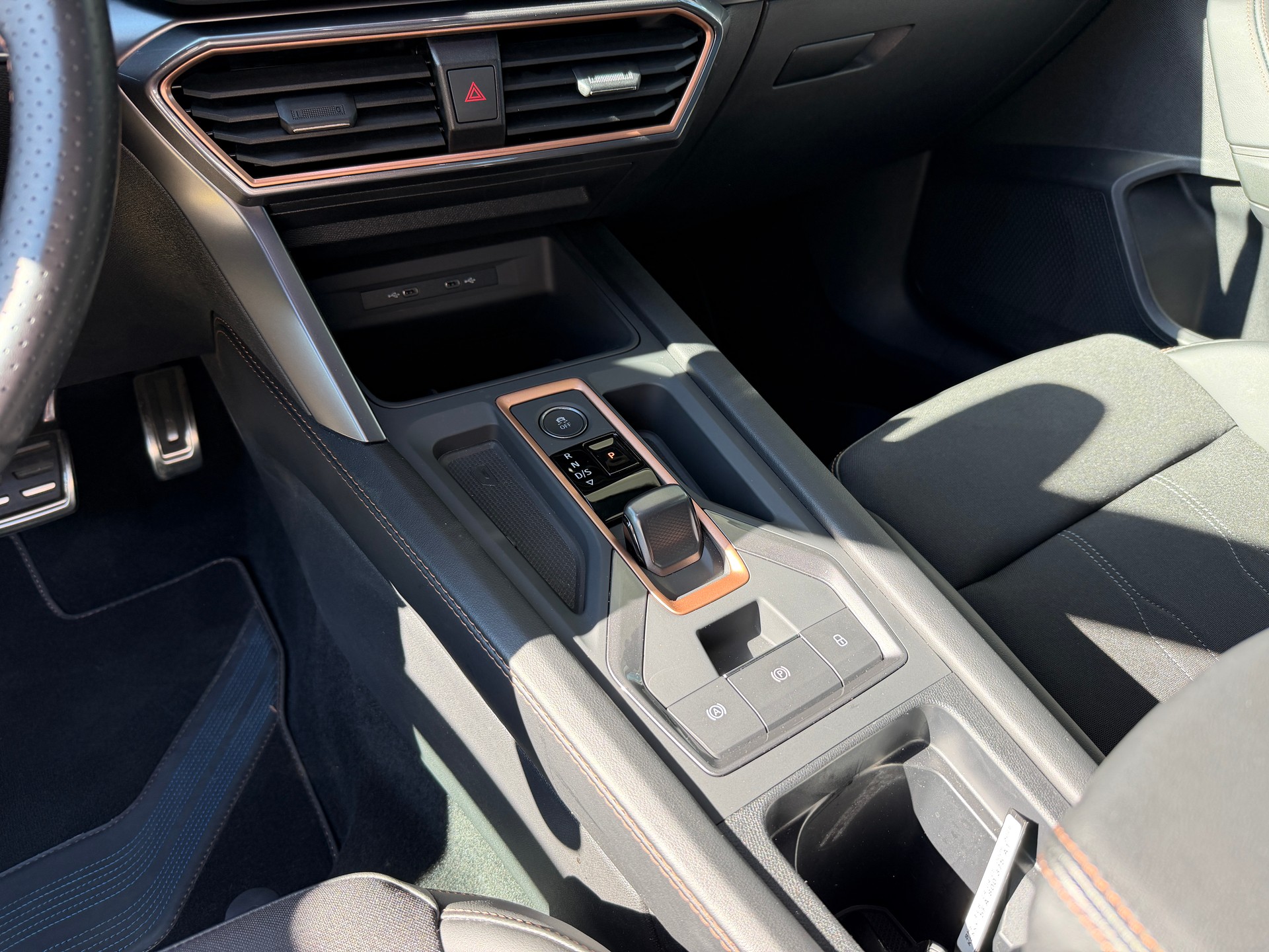CUPRA LEON 1.5 TSI DSG-image-14