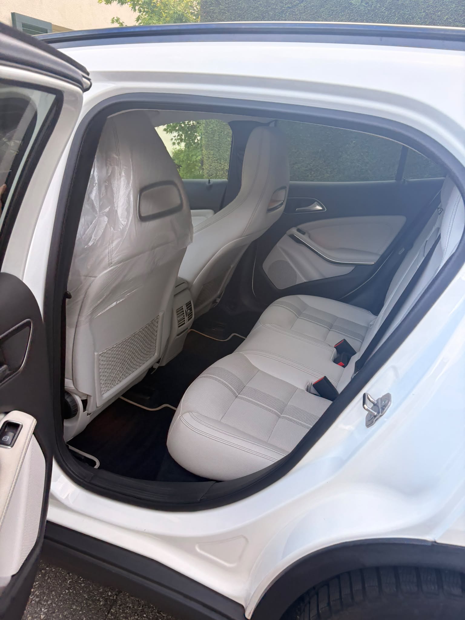 MERCEDES-BENZ GLA 200-image-4