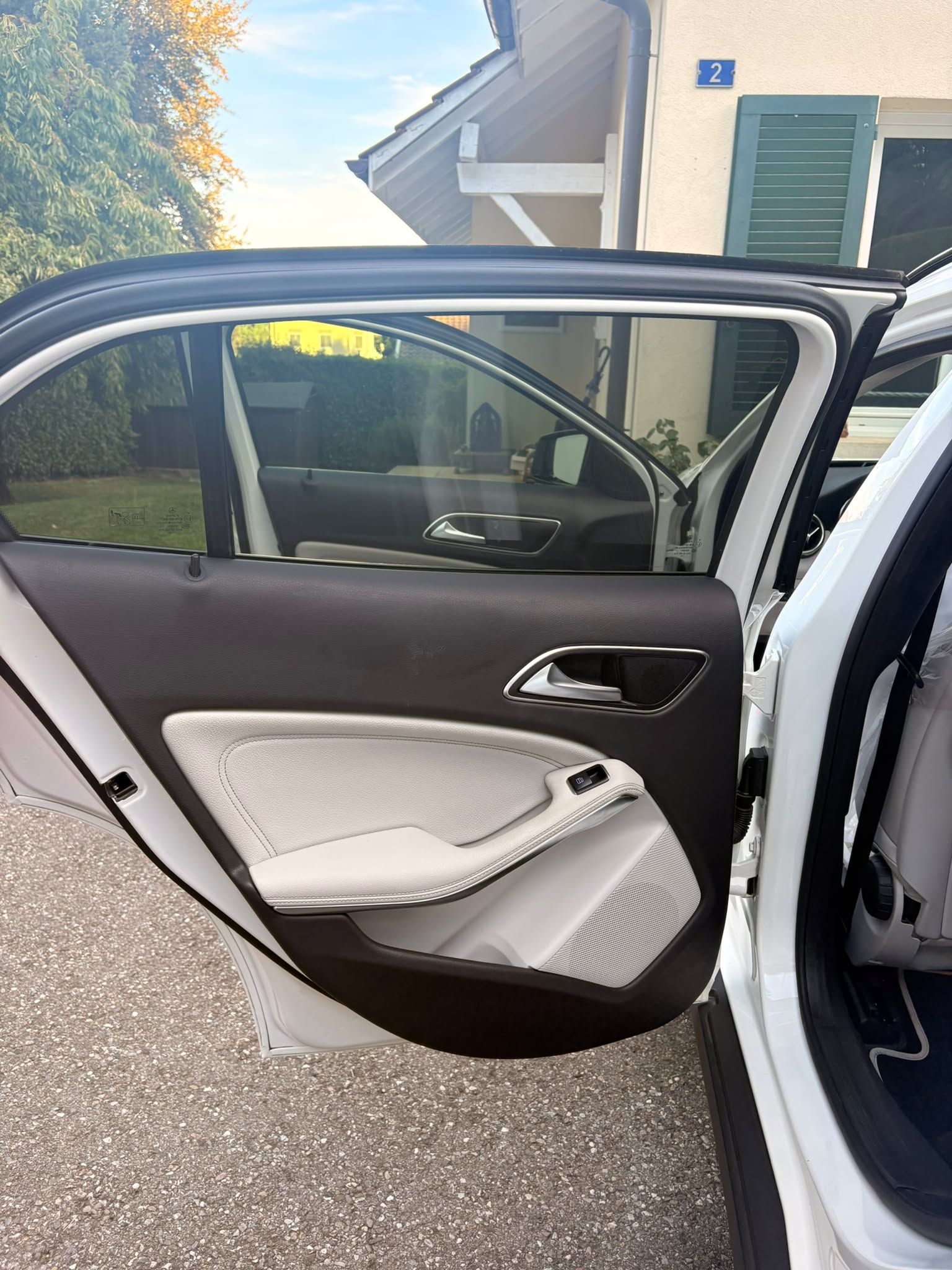 MERCEDES-BENZ GLA 200-image-3